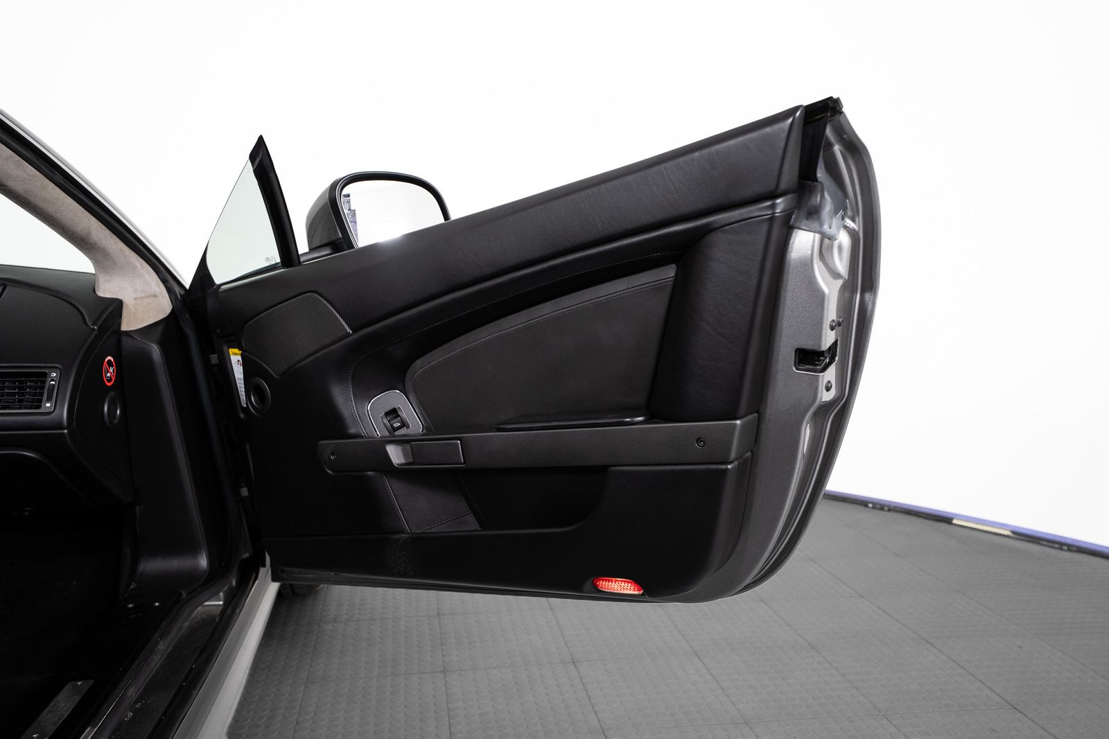 2012 Aston Martin V8 Vantage — full photo 25 of 50