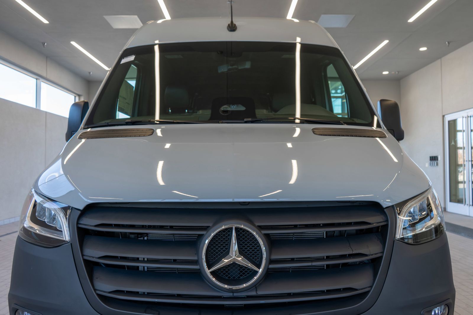2025 Mercedes-Benz Sprinter 2500 Cargo 144 WB — full photo 18 of 34