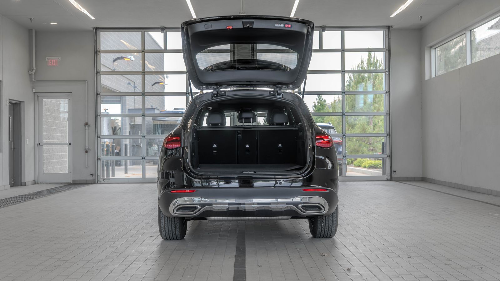 2026 Mercedes-Benz GLC GLC 300 — full photo 16 of 35