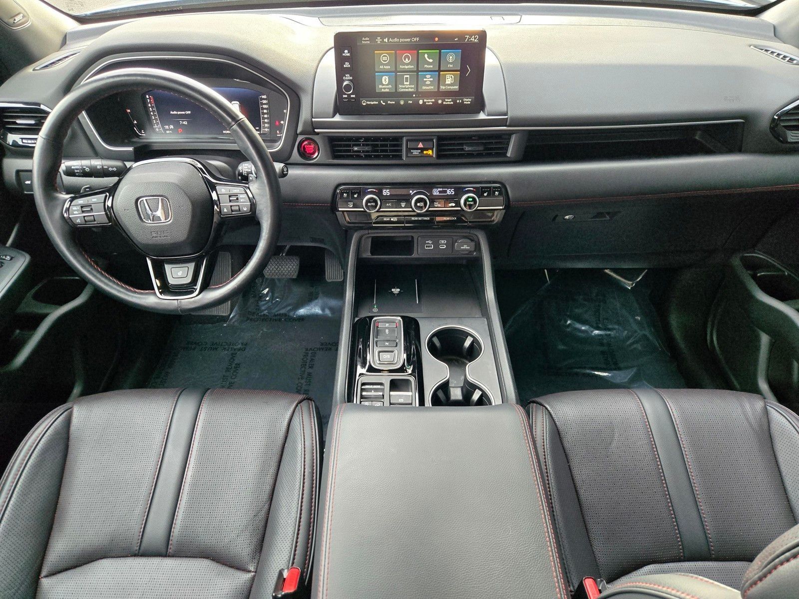 2025 Honda Pilot Black Edition — full photo 13 of 28