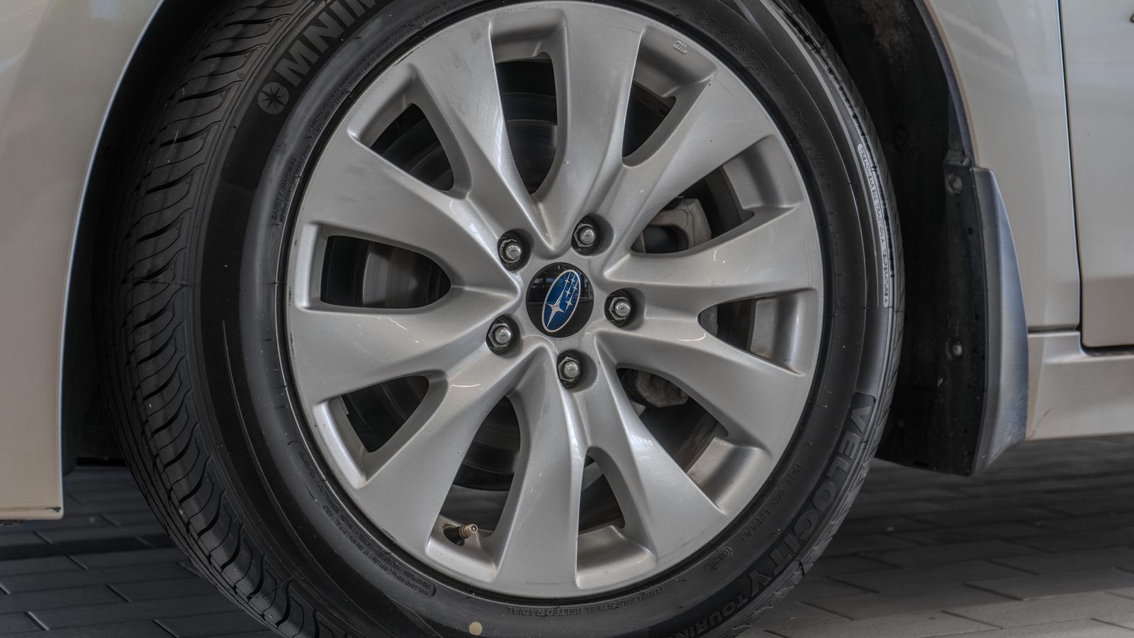 2015 Subaru Legacy 2.5i — foto completa 31 de 34