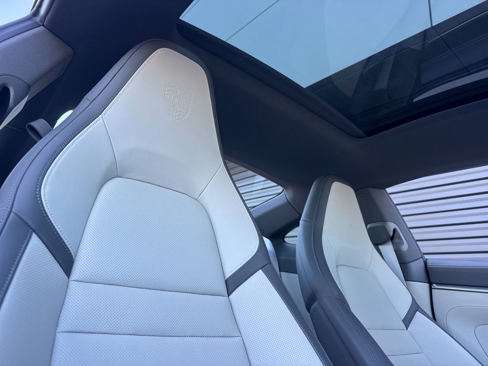 2026 Porsche 911 Carrera — full photo 16 of 28