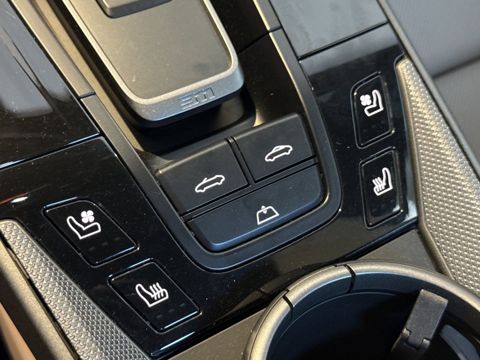 2025 Porsche 911 Carrera S — full photo 18 of 29
