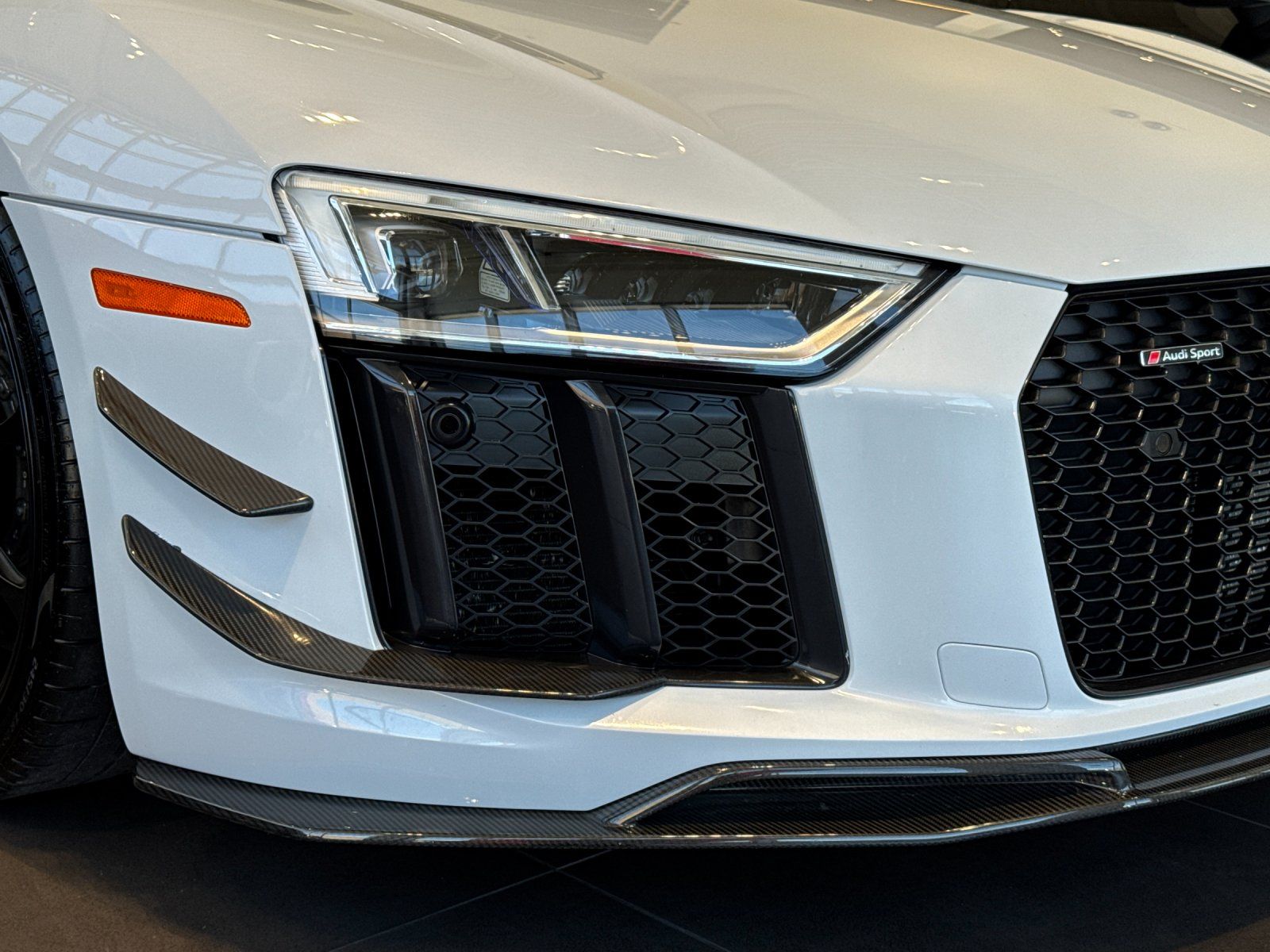 2018 Audi R8 5.2 Plus — full photo 28 of 29