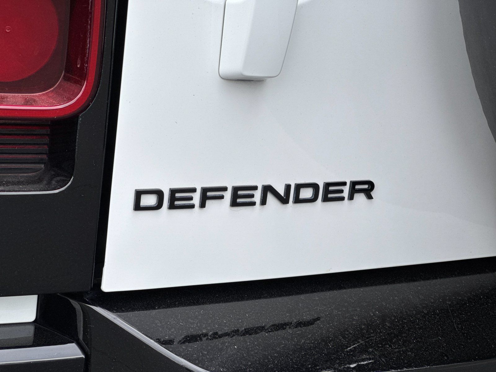 2024 Land Rover Defender 130 X-Dynamic SE — foto completa 27 de 30