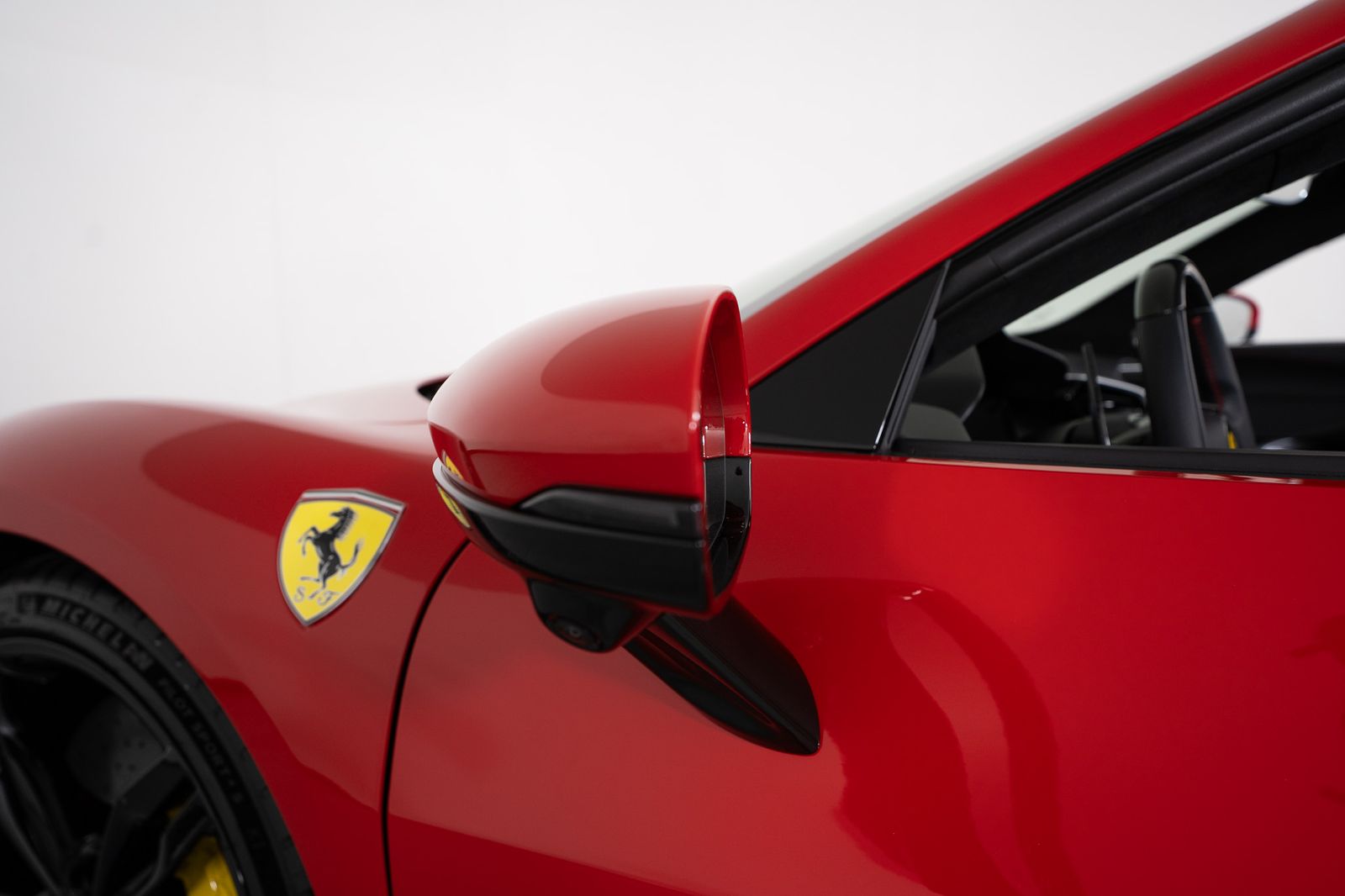 2025 Ferrari 296 GTS — foto completa 11 de 43