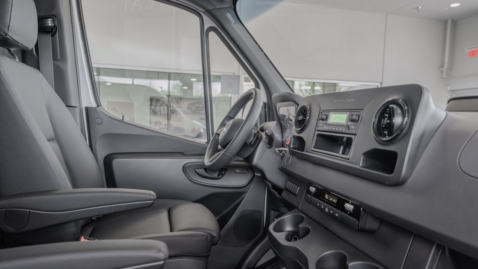 2025 Mercedes-Benz Sprinter 2500 Cargo 144 WB — foto completa 18 de 35