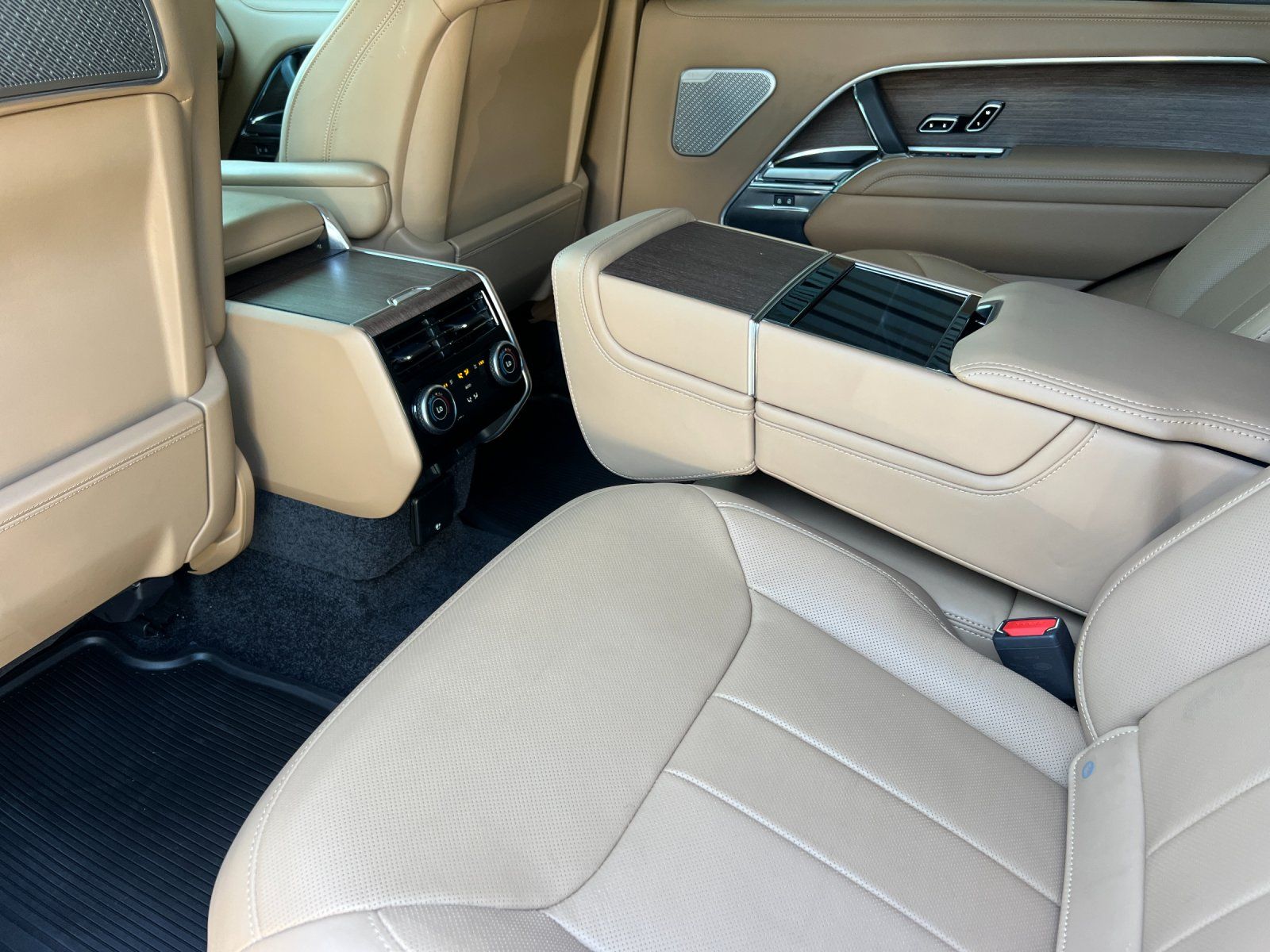 2025 Land Rover Range Rover Autobiography — full photo 10 of 27