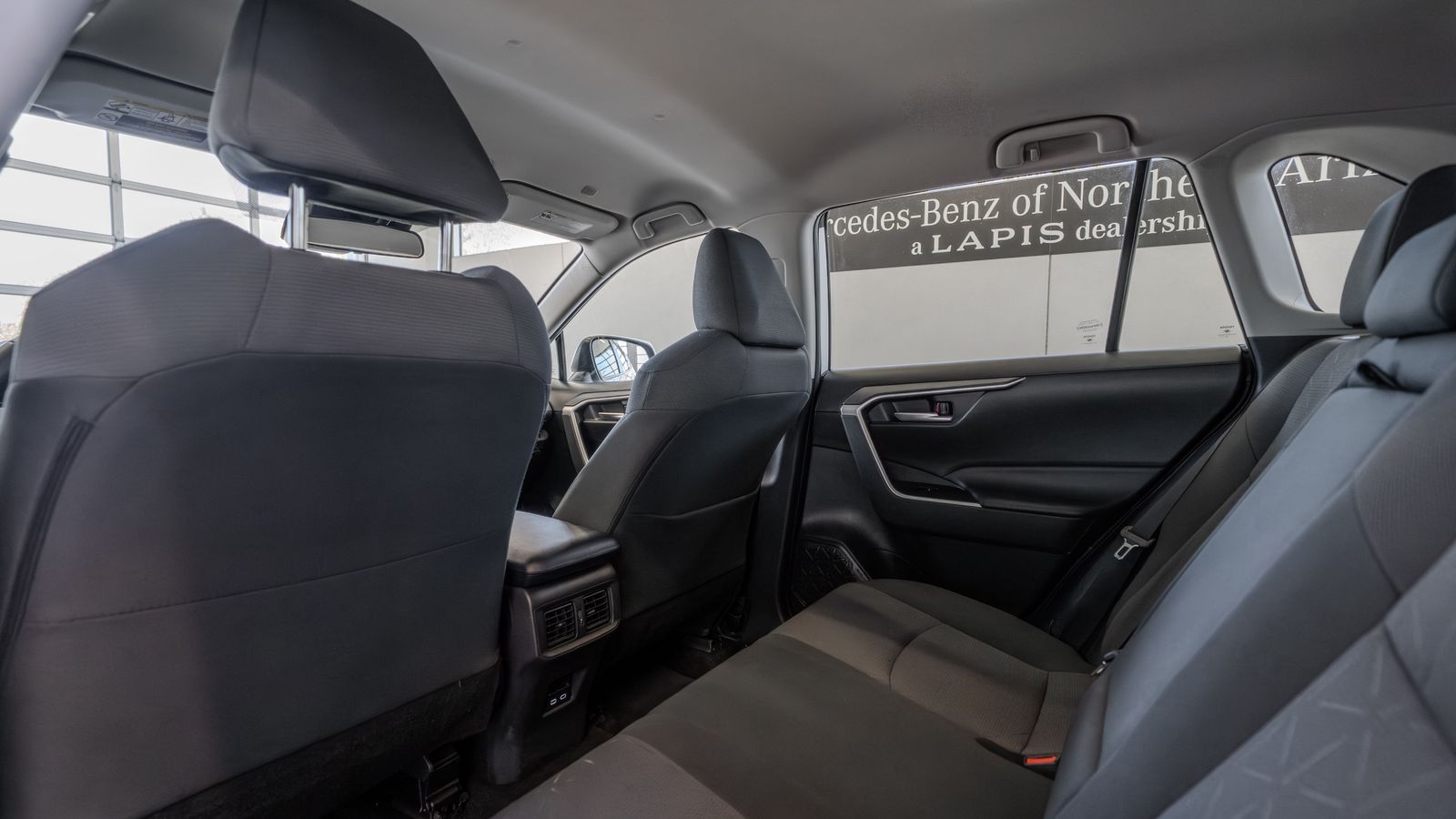 2024 Toyota RAV4 XLE — foto completa 26 de 34