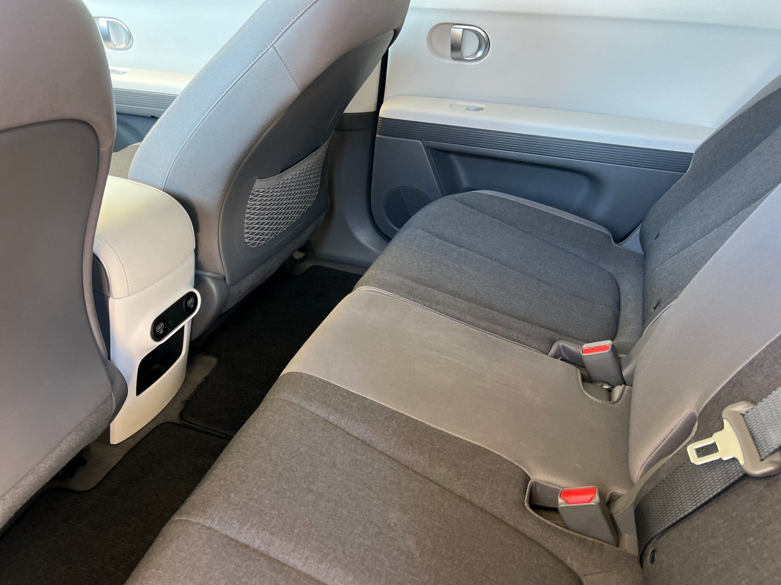 2024 Hyundai IONIQ 5 SEL — full photo 12 of 29