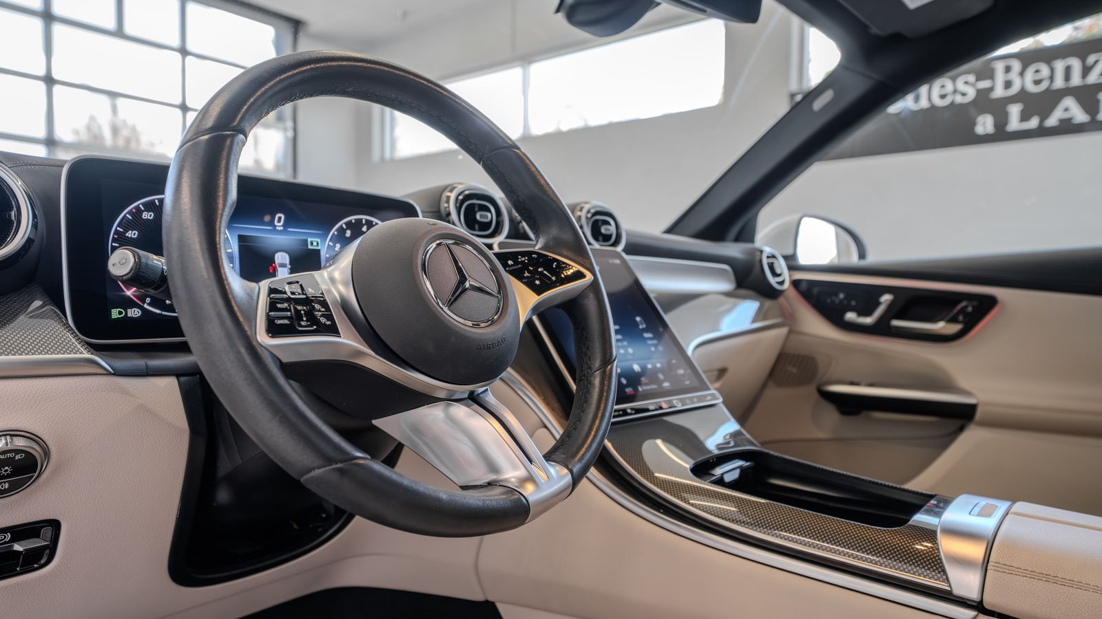 2024 Mercedes-Benz GLC GLC 300 — full photo 7 of 33
