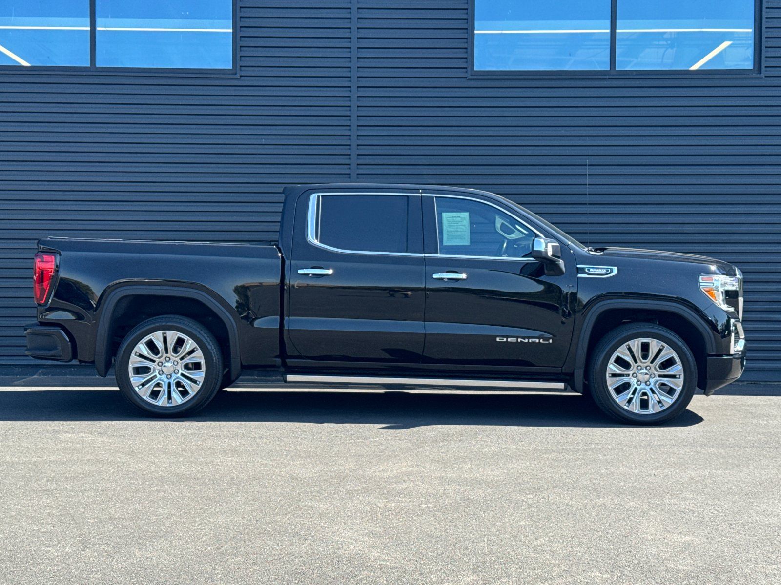 2021 GMC Sierra 1500 Denali — foto completa 10 de 29