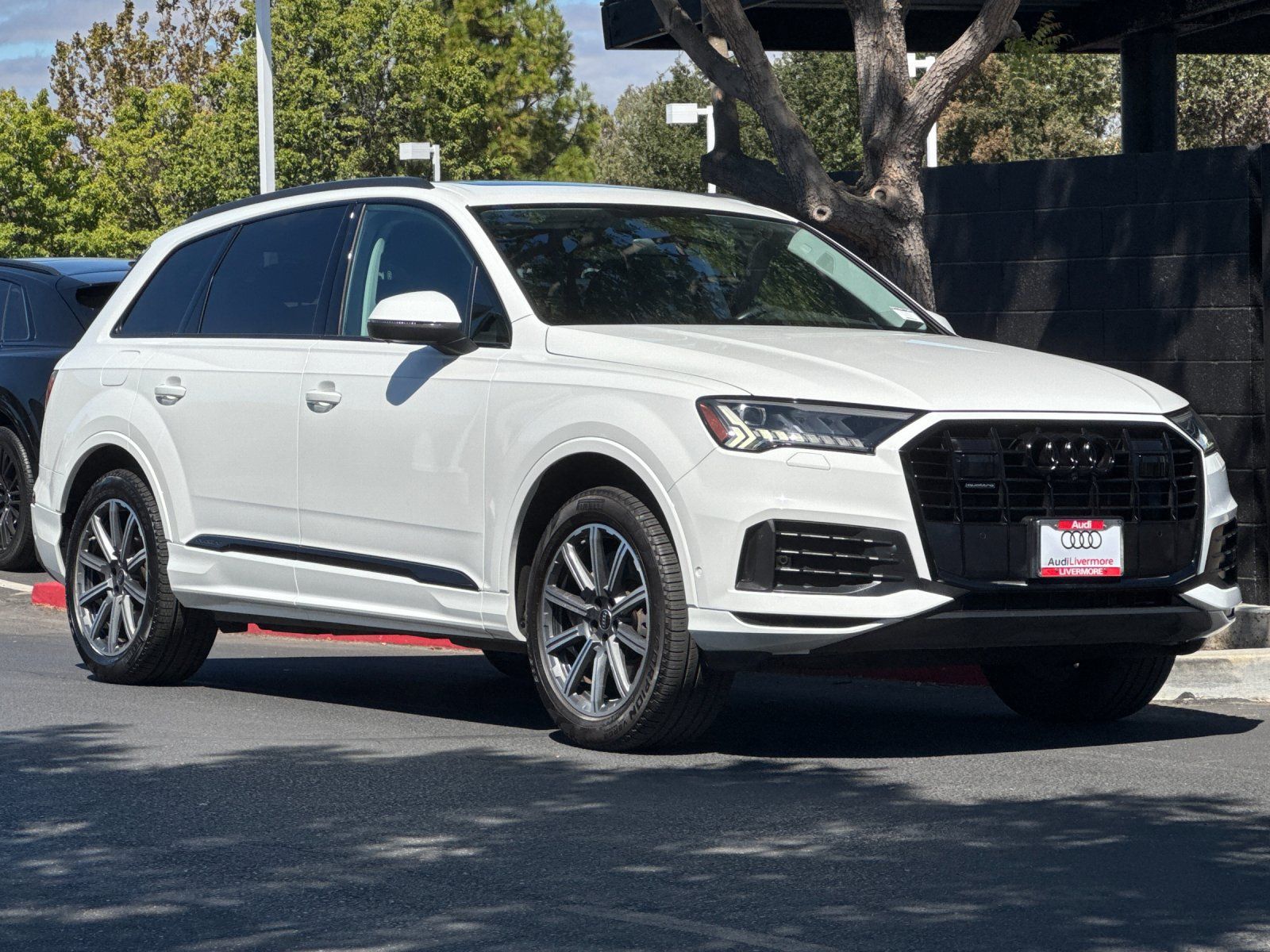 2023 Audi Q7 45 Premium Plus — full photo 8 of 29