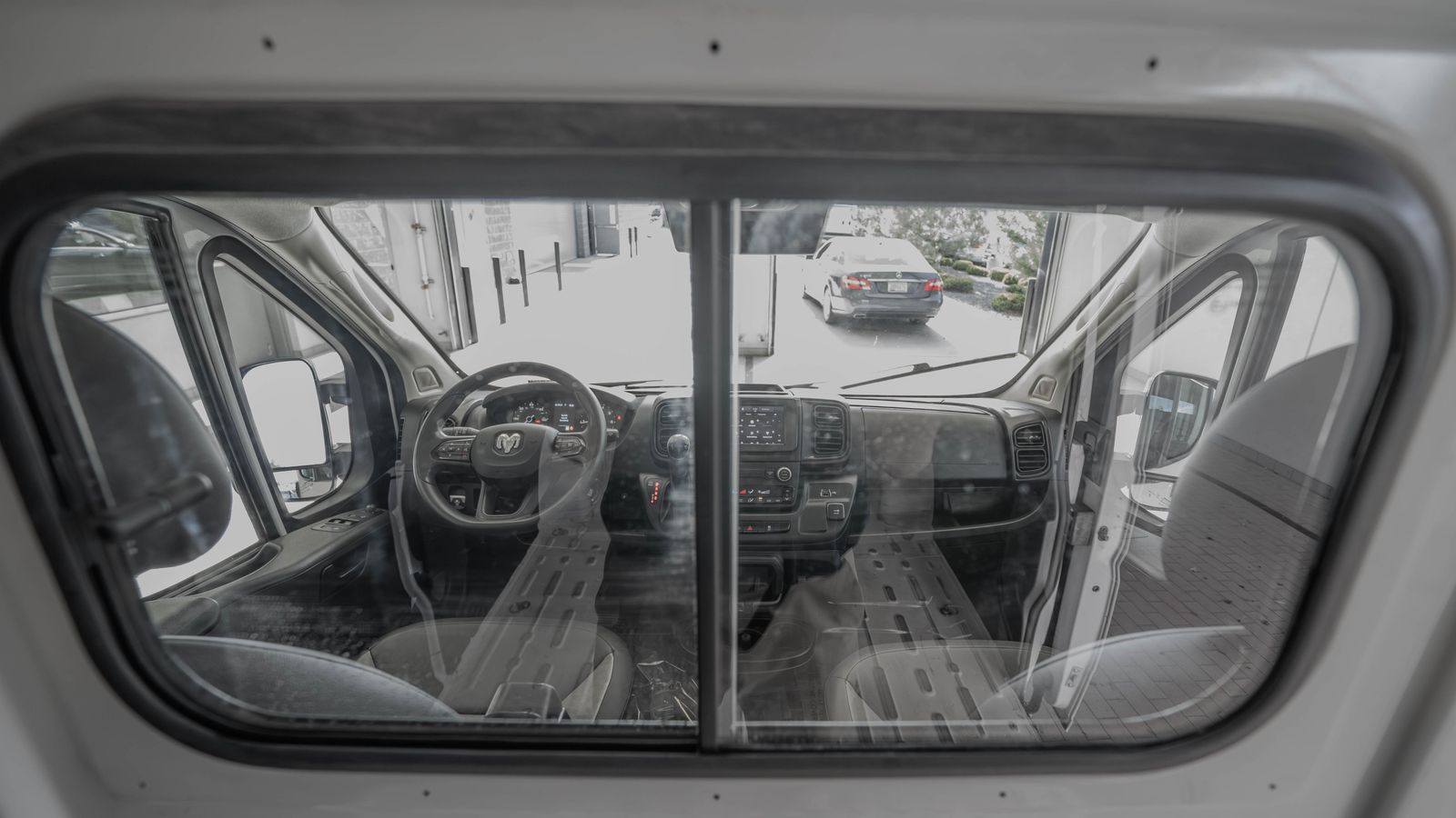 2025 Ram ProMaster 2500 High Roof — foto completa 26 de 34