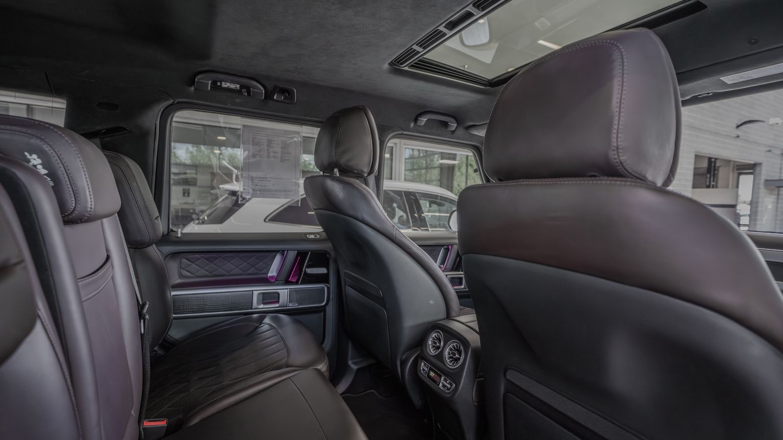 2023 Mercedes-Benz G-Class G 550 — foto completa 27 de 33