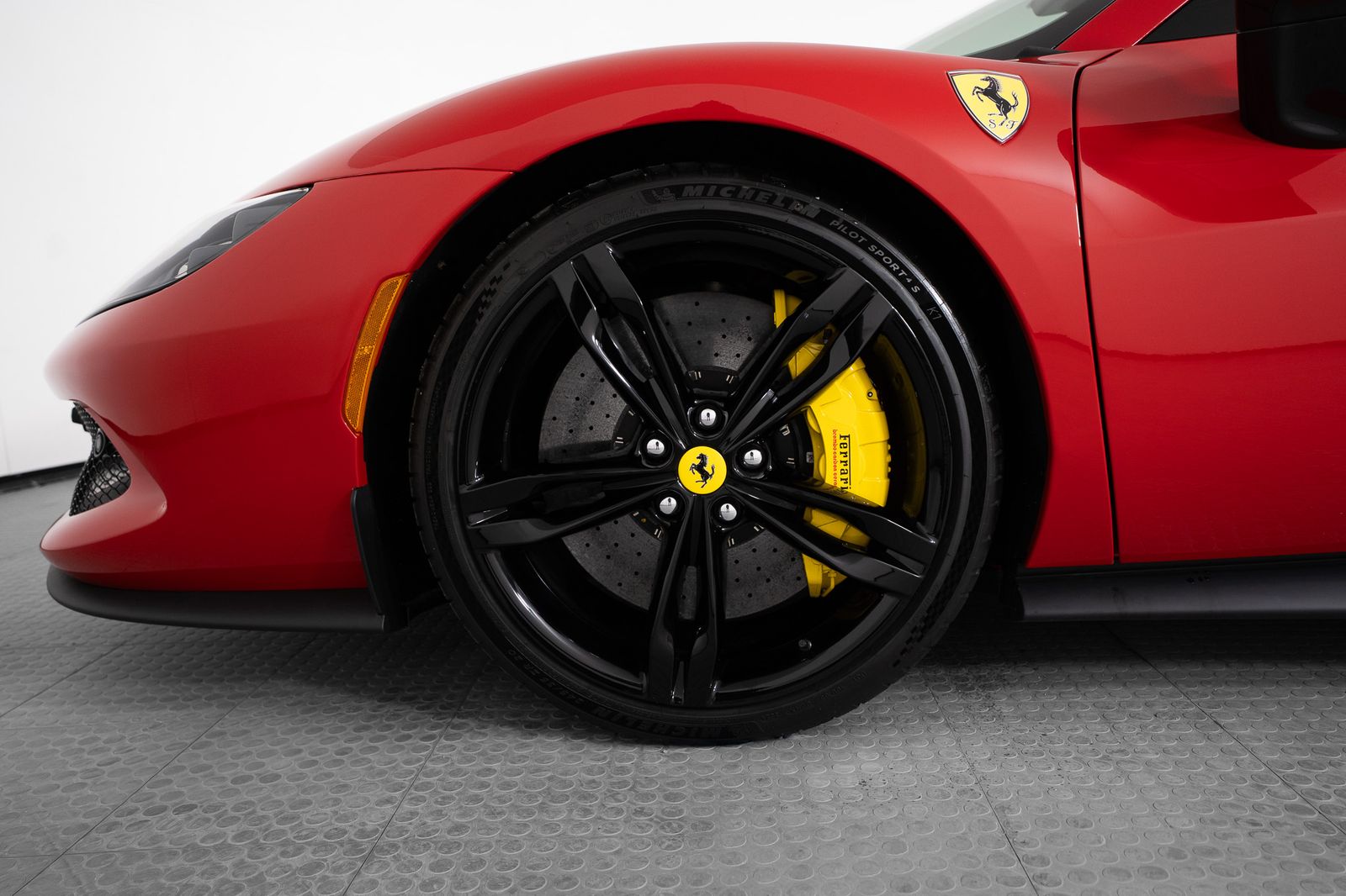 2025 Ferrari 296 GTS — foto completa 12 de 43