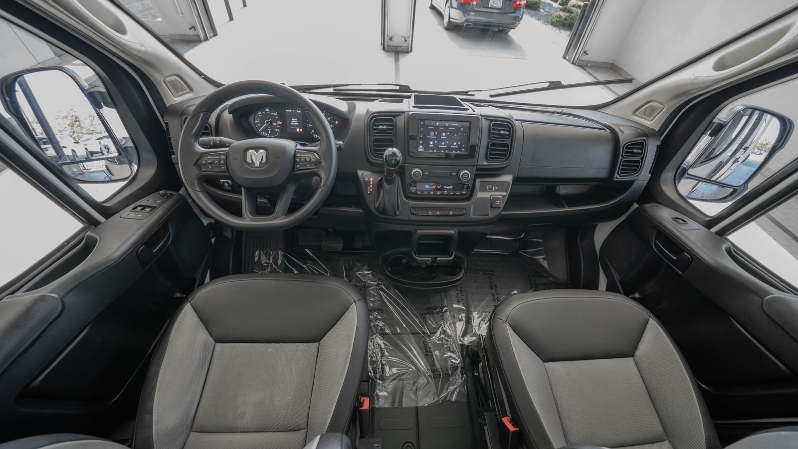 2025 Ram ProMaster 2500 High Roof — foto completa 8 de 34