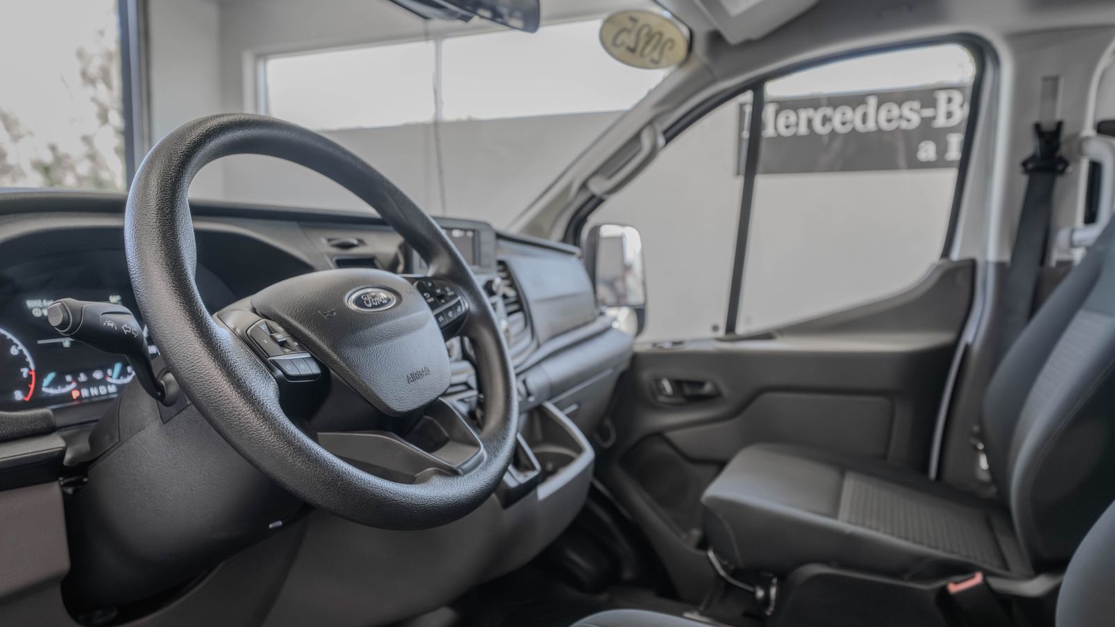 2025 Ford Transit-250 Base — foto completa 7 de 31