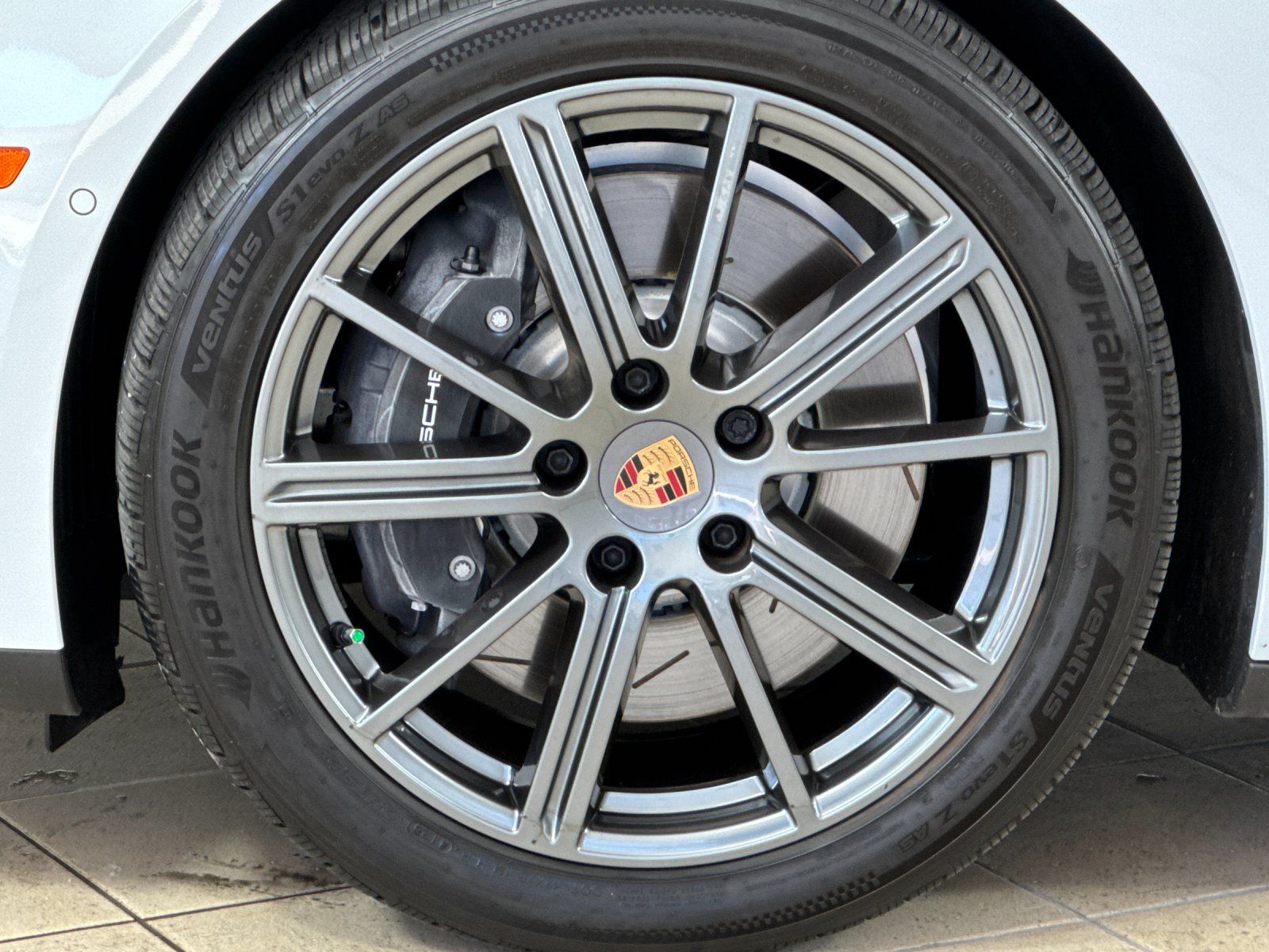 2026 Porsche Panamera E-Hybrid 4 — full photo 28 of 30