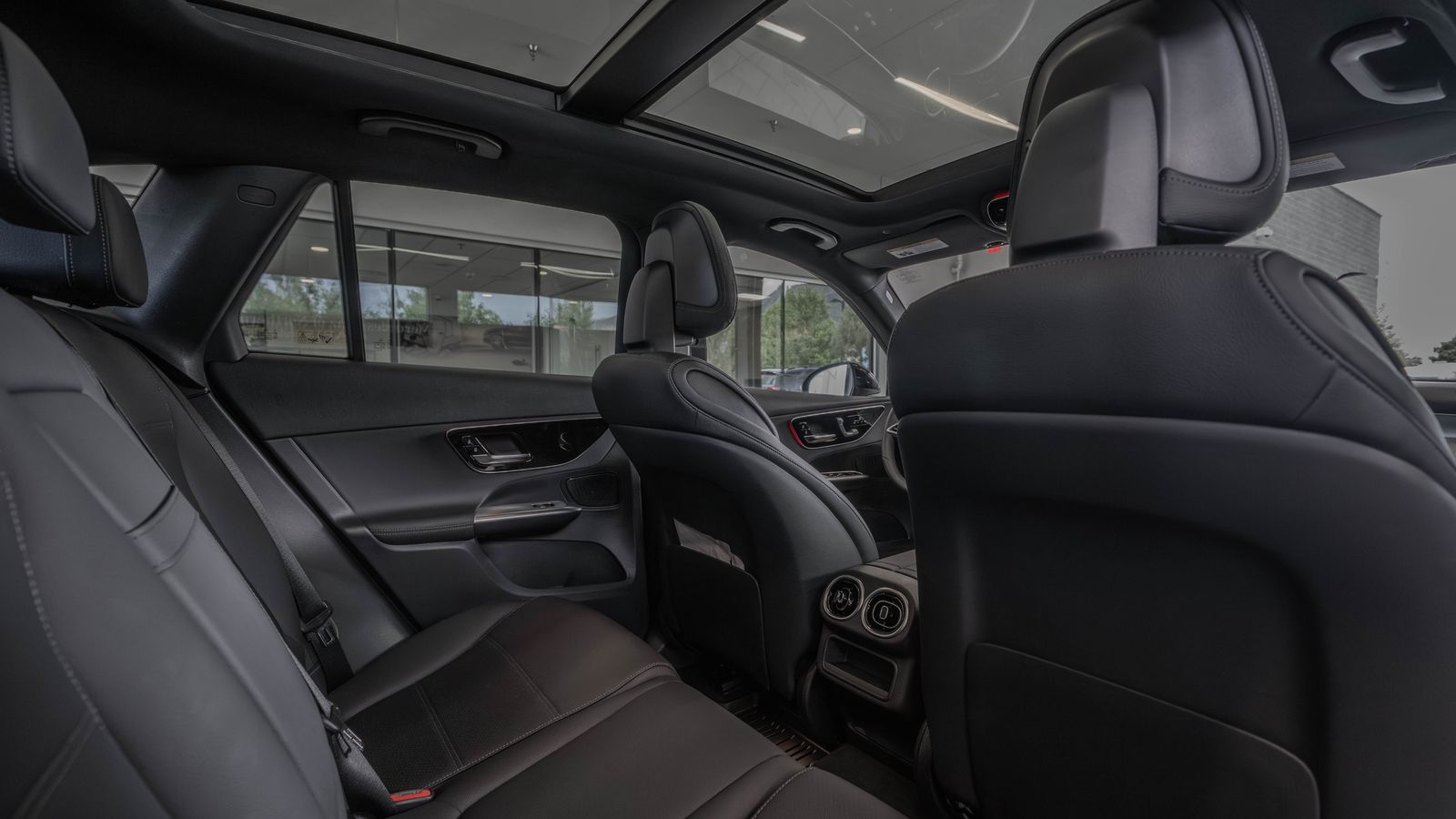 2026 Mercedes-Benz GLC GLC 300 — full photo 28 of 35