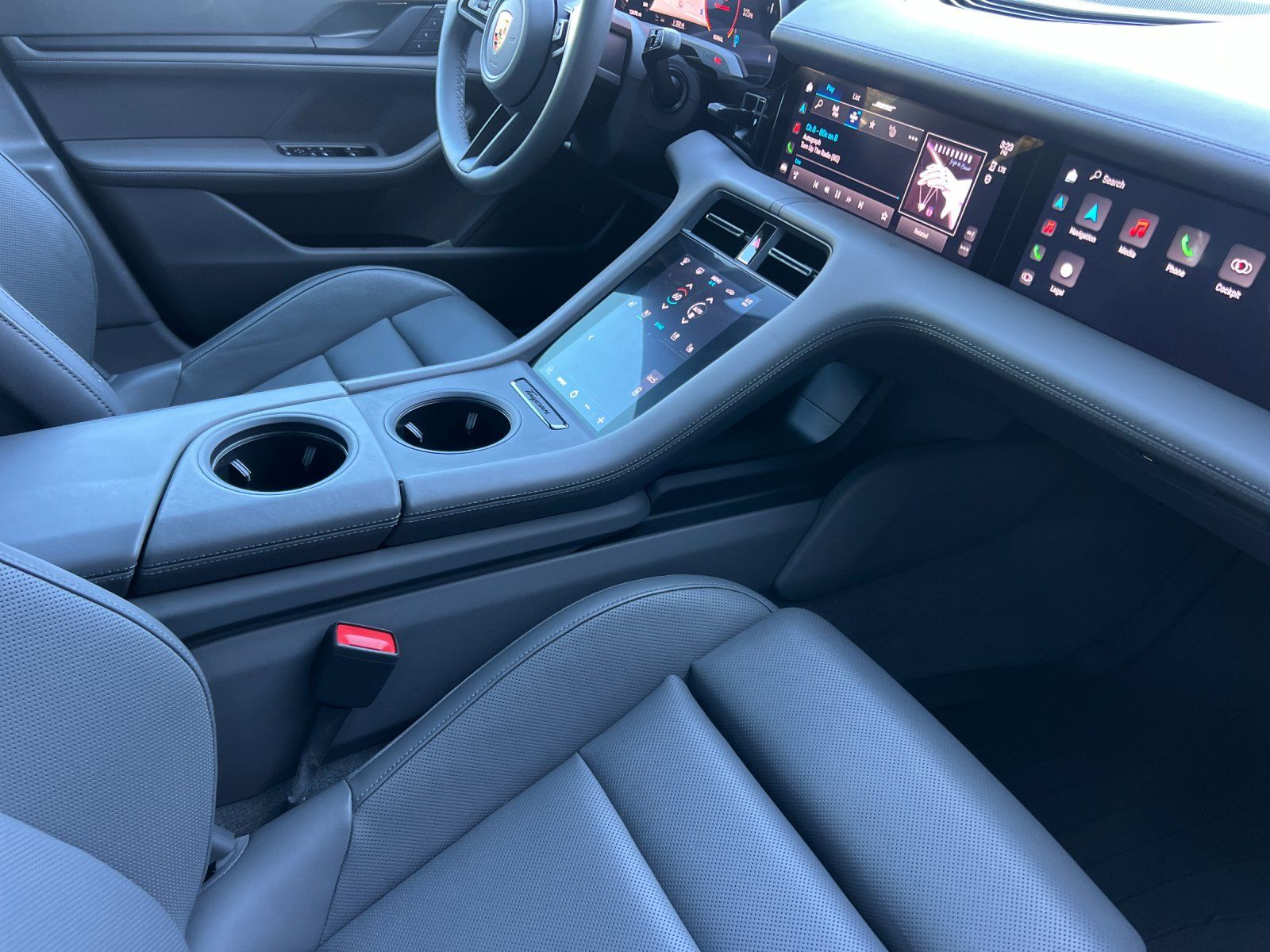 2024 Porsche Taycan 4S — full photo 16 of 29