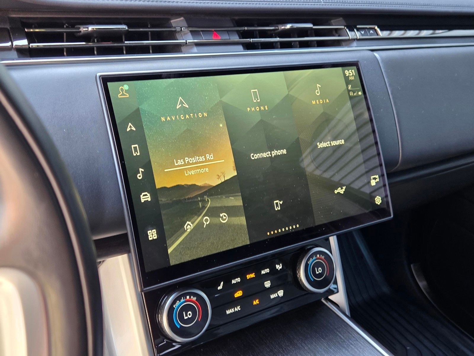 2023 Land Rover Range Rover SE — full photo 21 of 45