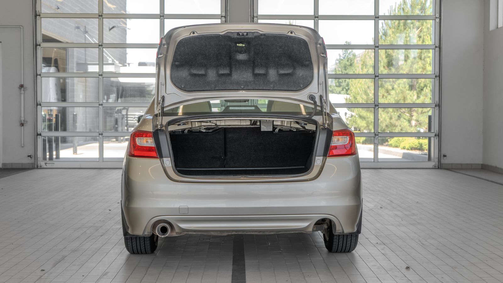 2015 Subaru Legacy 2.5i — foto completa 16 de 34