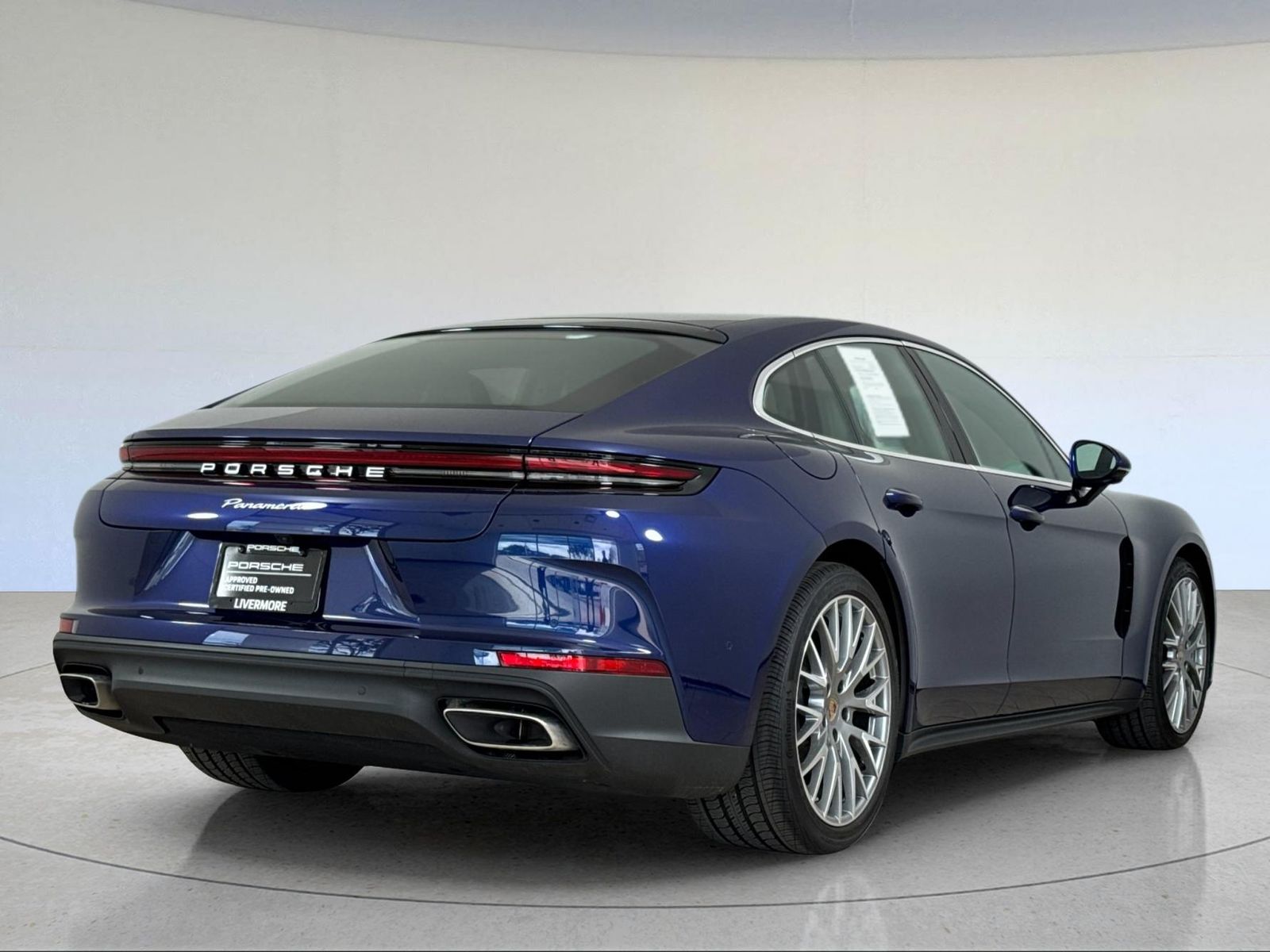 2025 Porsche Panamera 4 — full photo 8 of 29