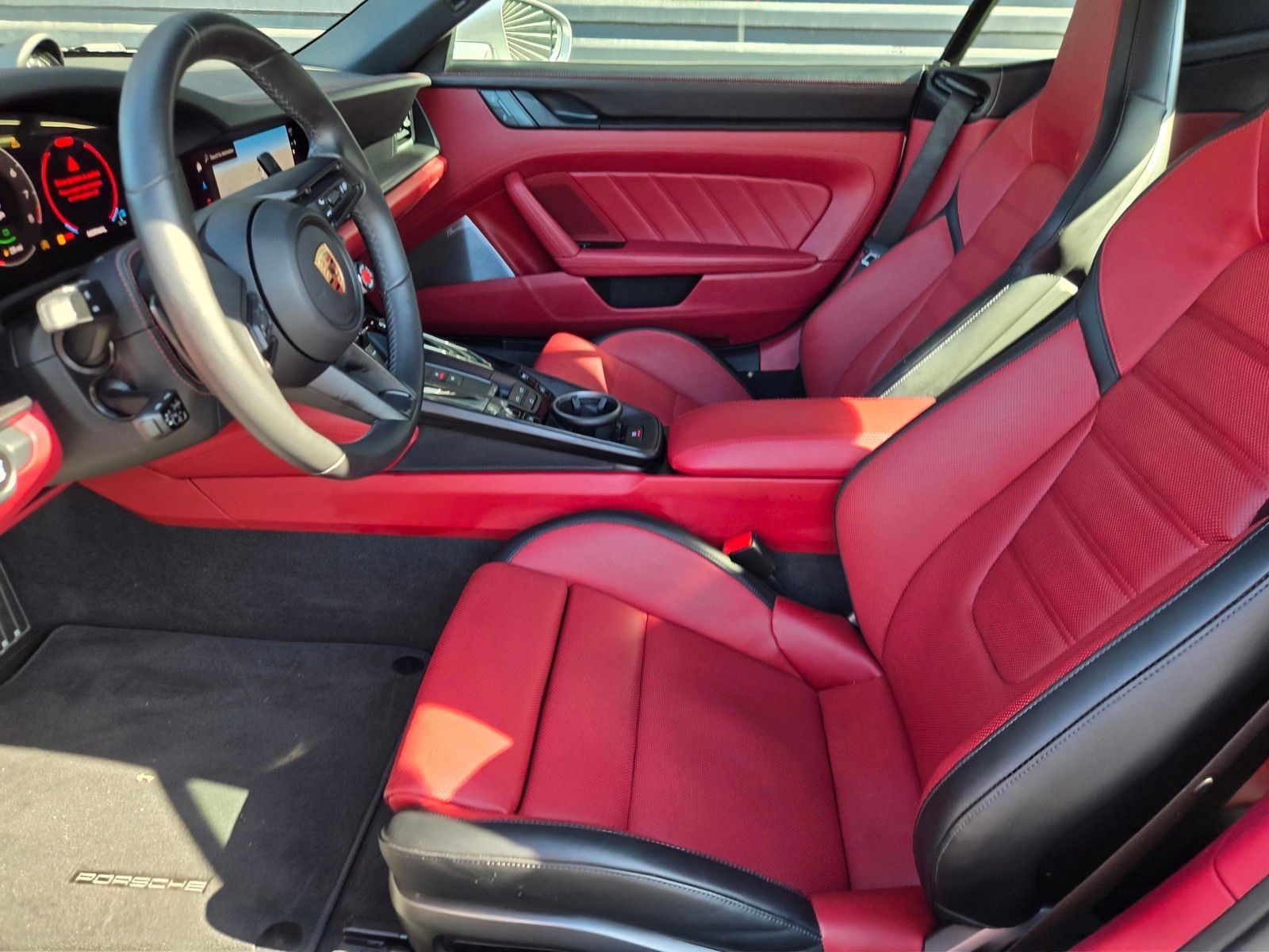 2025 Porsche 911 Carrera 4 GTS — foto completa 25 de 27