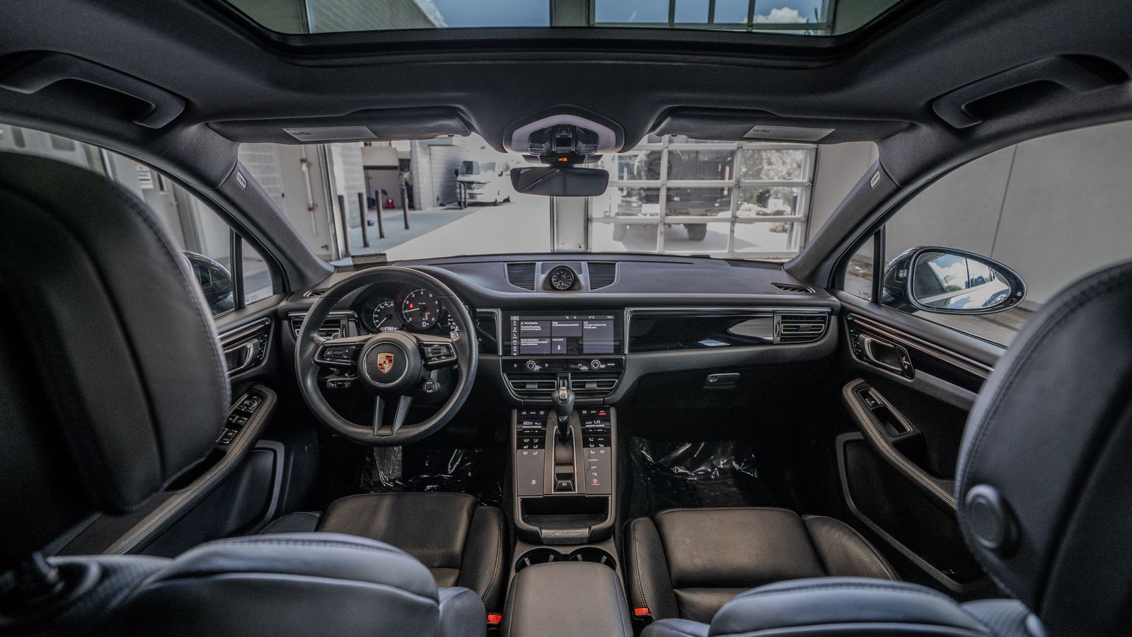 2023 Porsche Macan Base — full photo 27 of 35