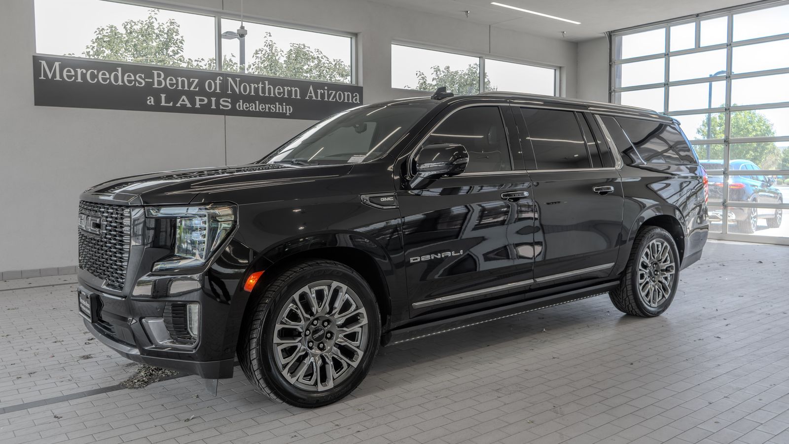 2024 GMC Yukon XL Denali Ultimate — full photo 3 of 35