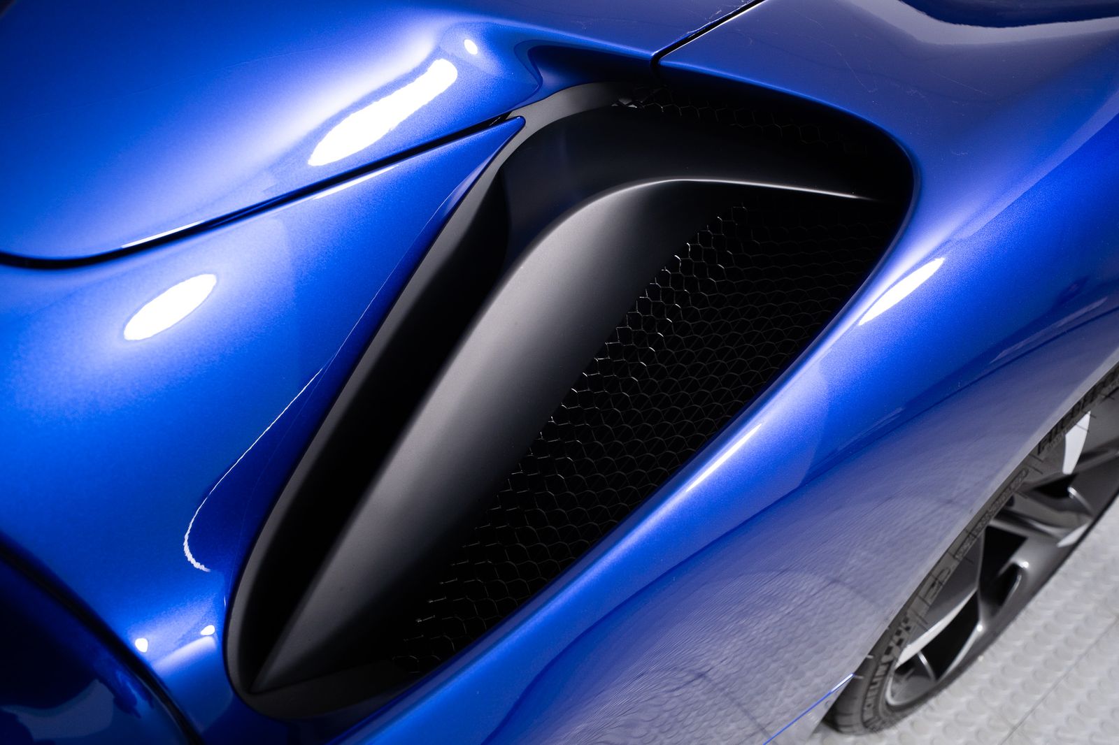 2025 Ferrari SF90 Spider — full photo 23 of 67
