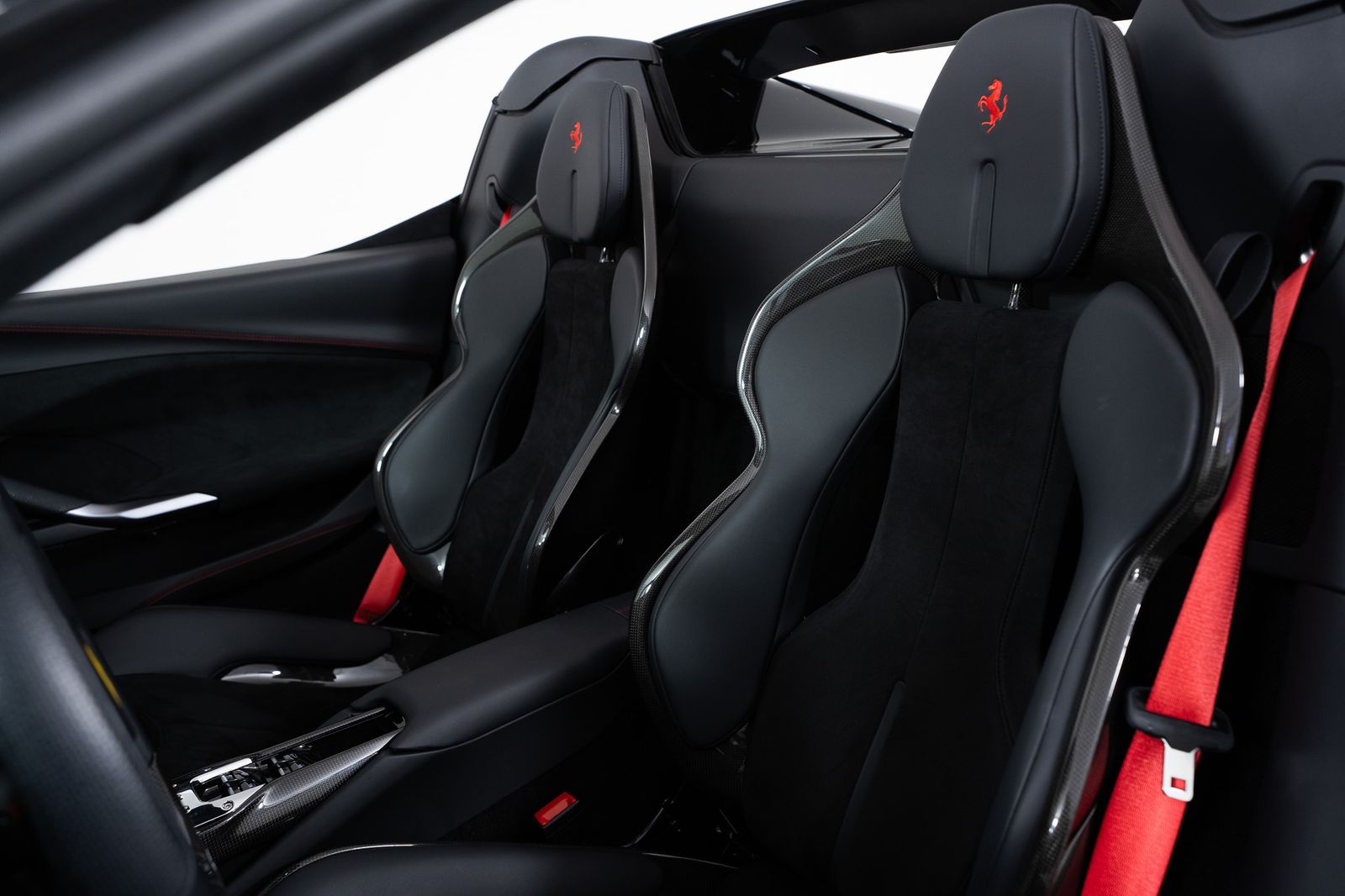 2024 Ferrari 296 GTS — foto completa 36 de 46