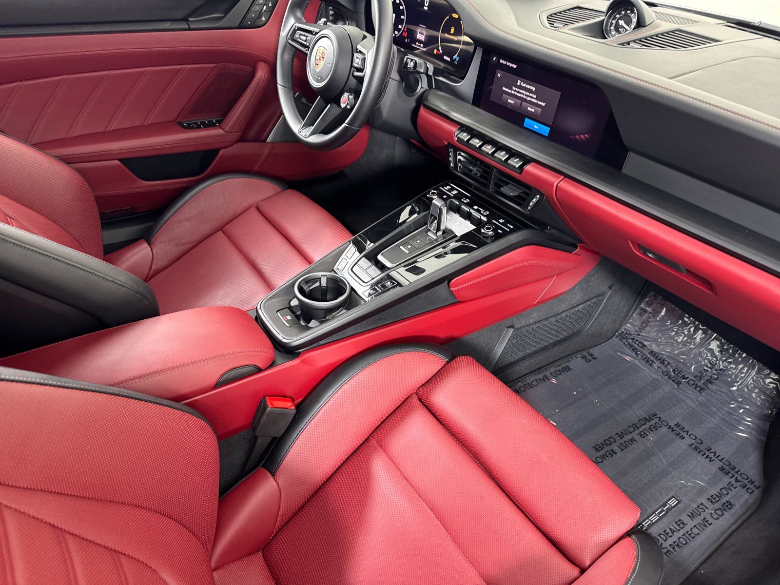 2025 Porsche 911 Carrera 4 GTS — full photo 16 of 28