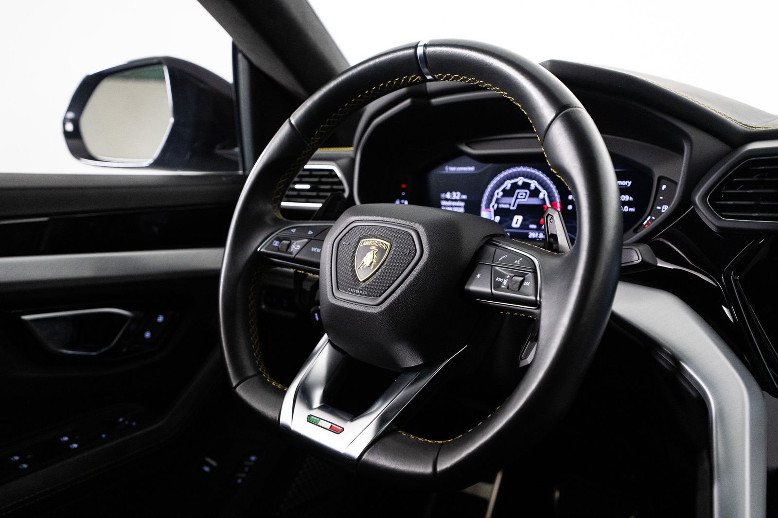2020 Lamborghini Urus — foto completa 34 de 53