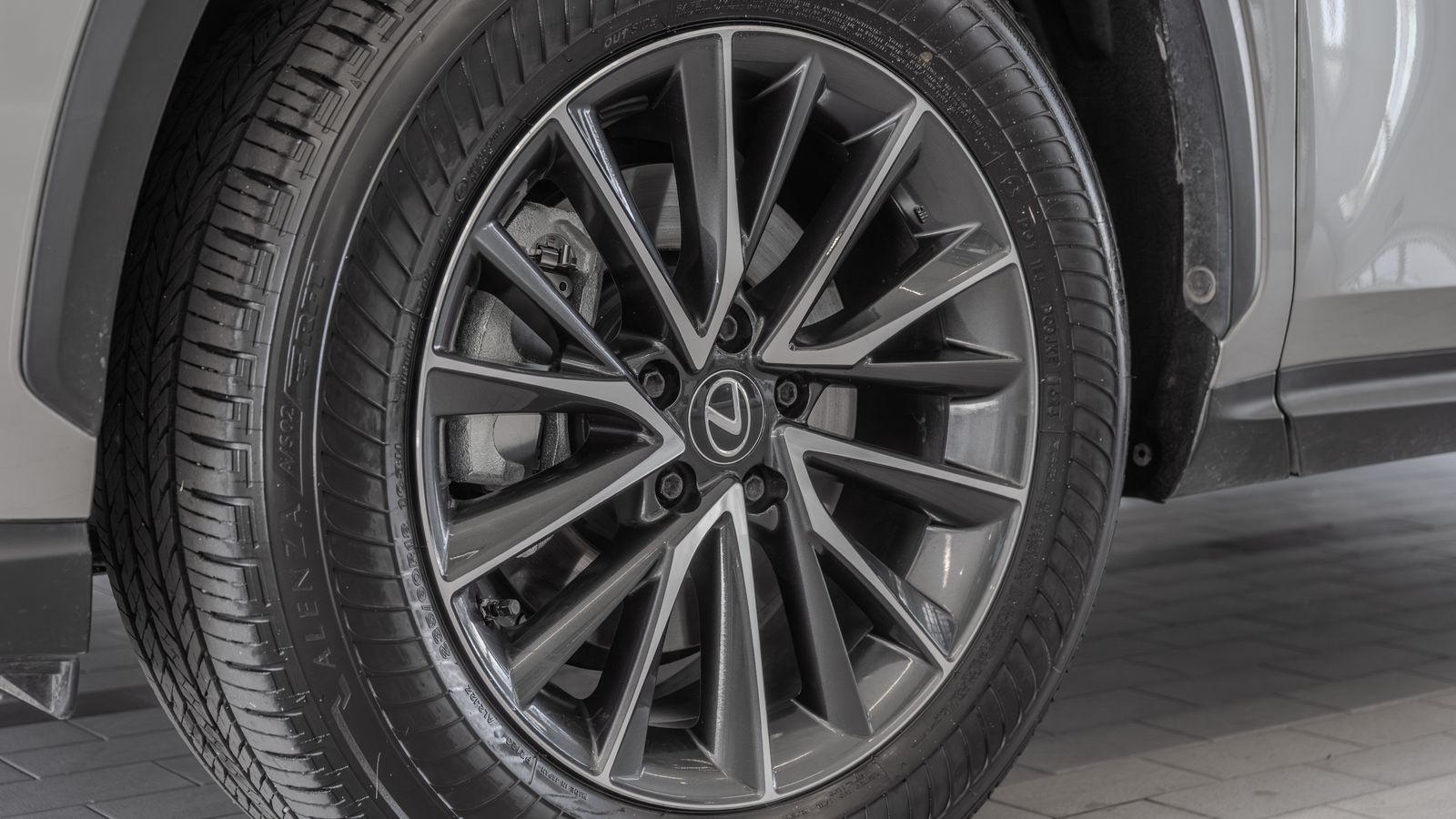 2025 Lexus NX 250 Premium — foto completa 29 de 33