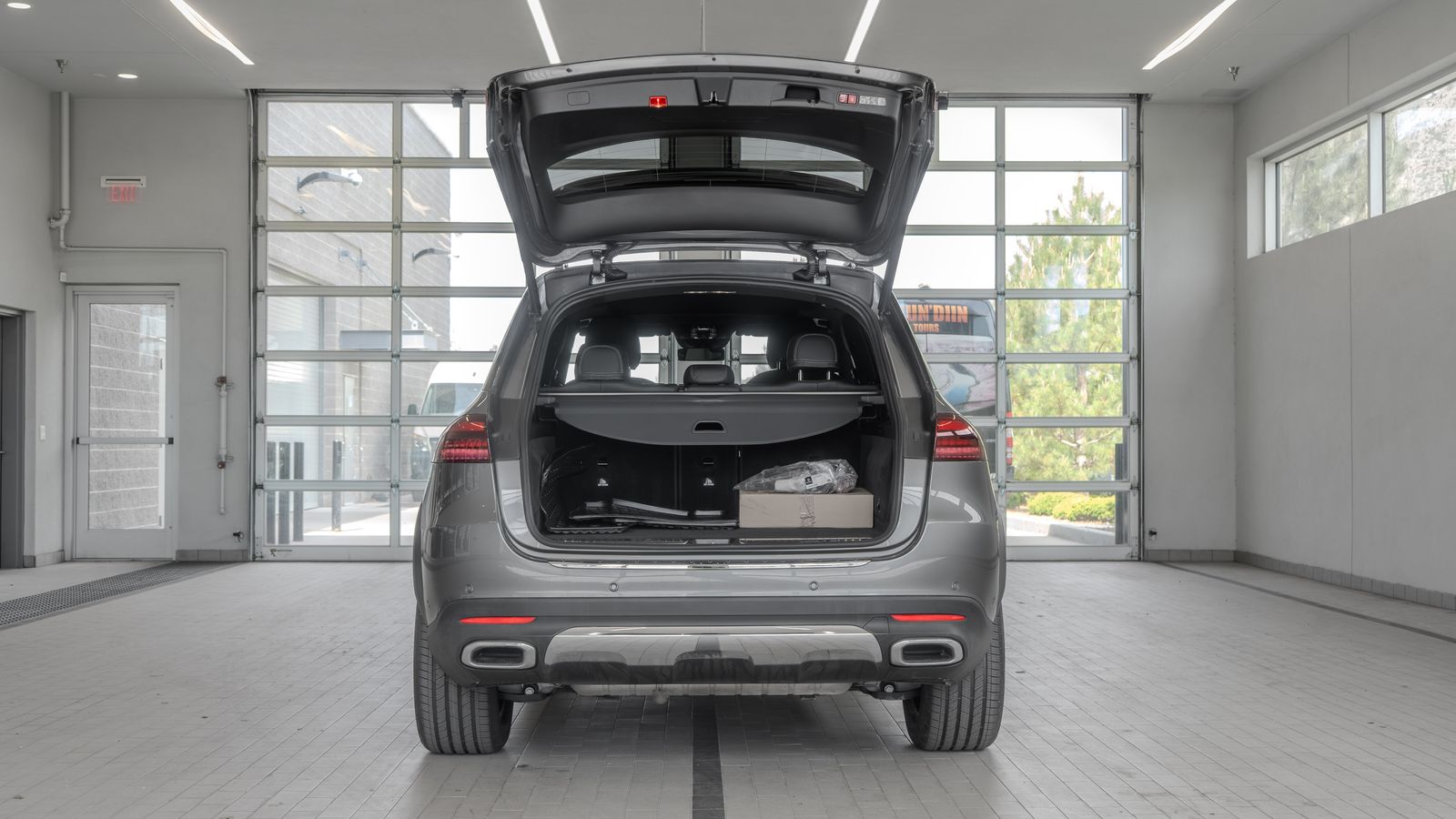 2025 Mercedes-Benz GLE GLE 450e — full photo 16 of 35