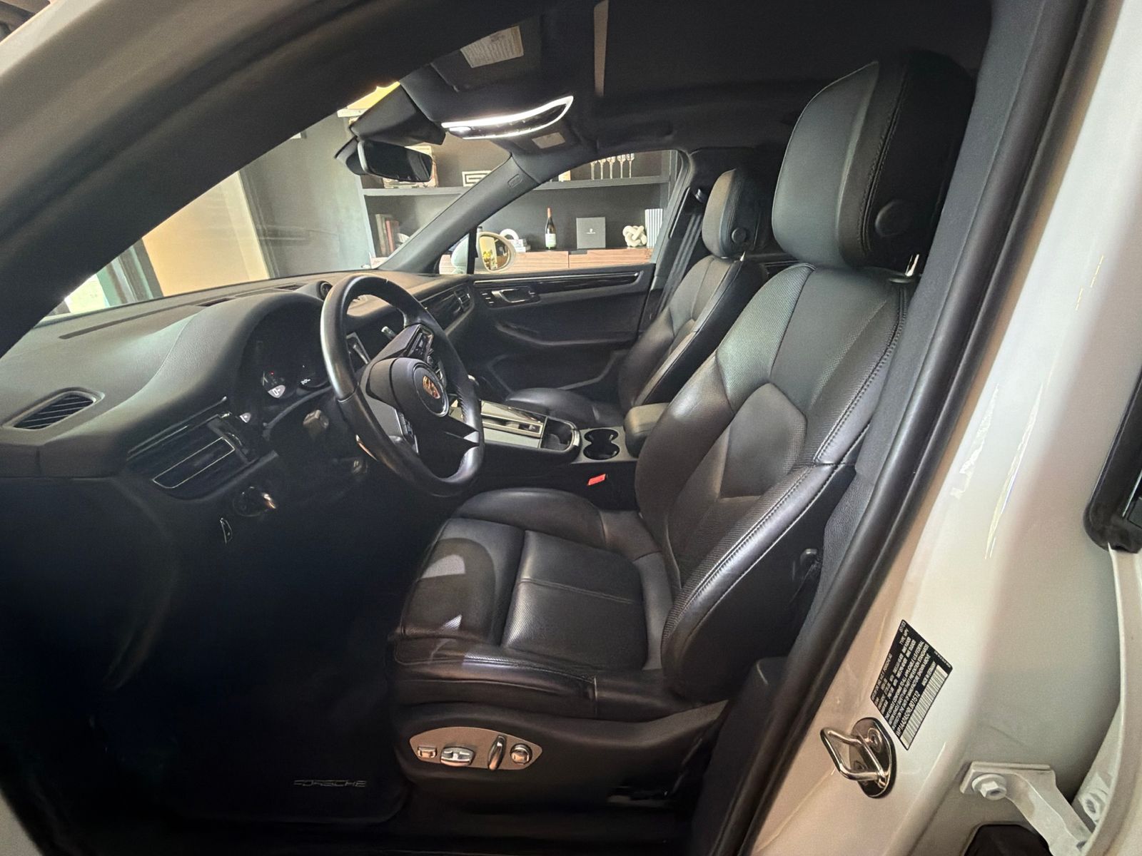 2024 Porsche Macan Base — foto completa 8 de 10