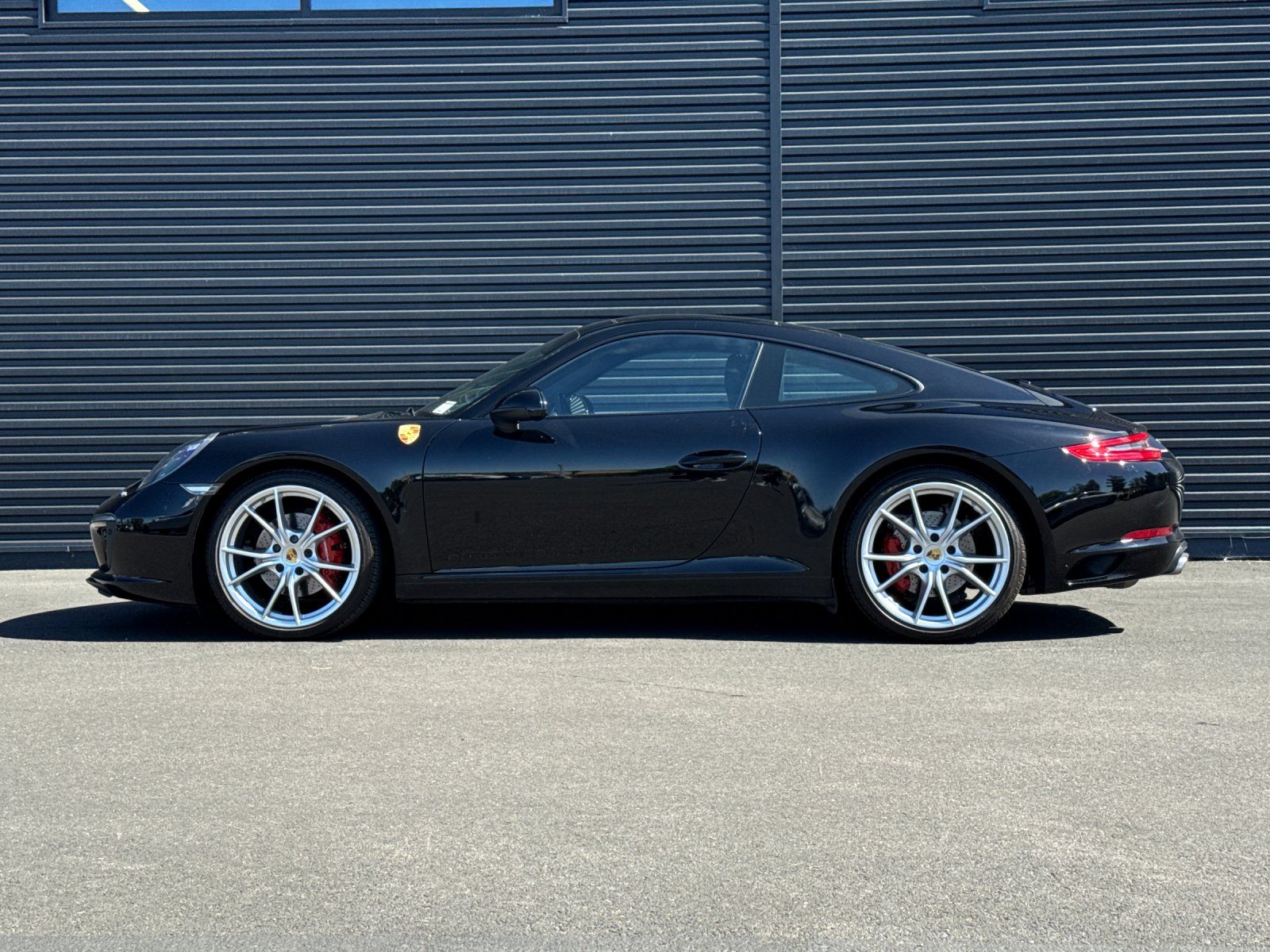 2017 Porsche 911 Carrera — full photo 2 of 28
