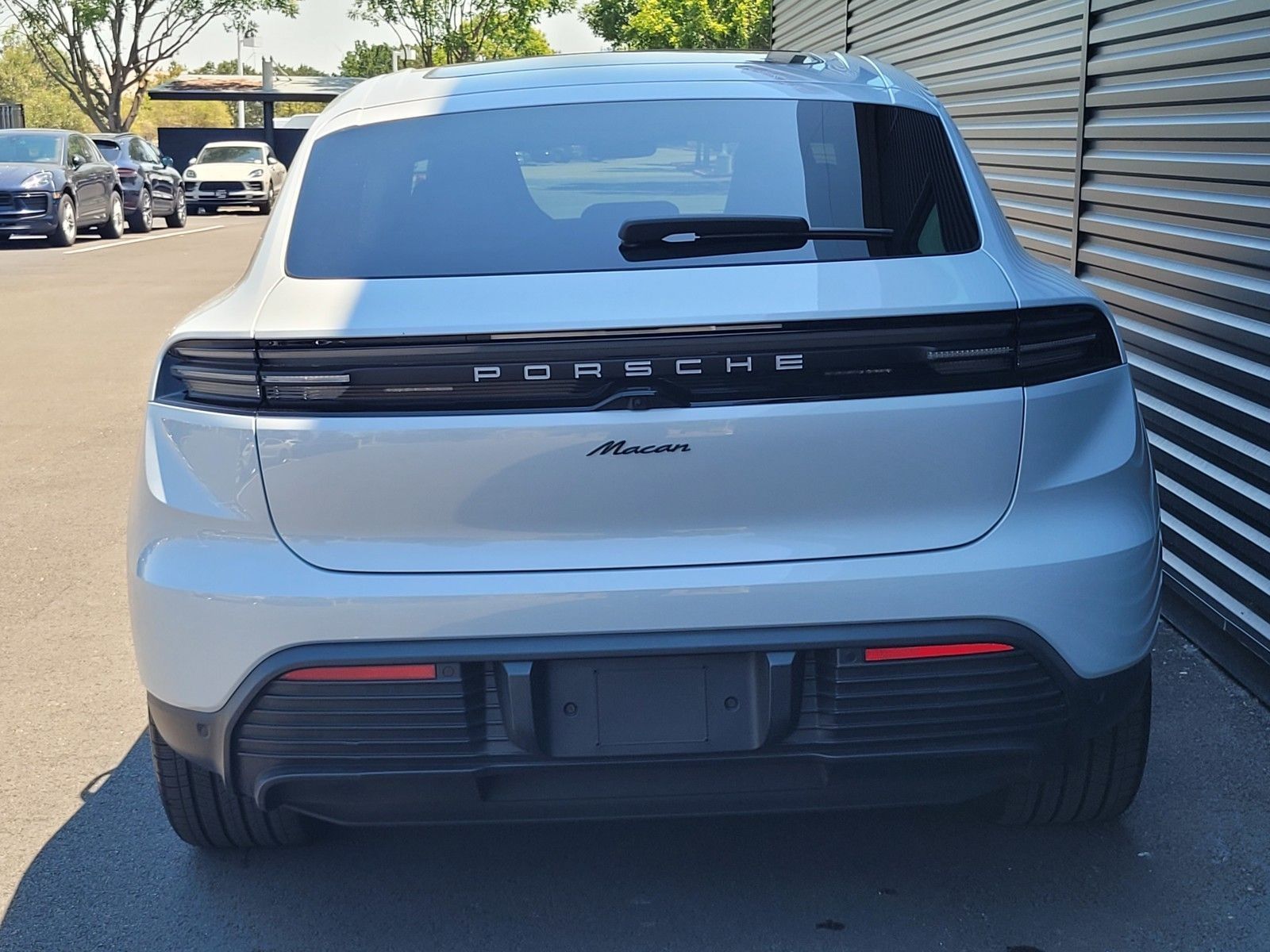2025 Porsche Macan Electric Base — foto completa 6 de 28