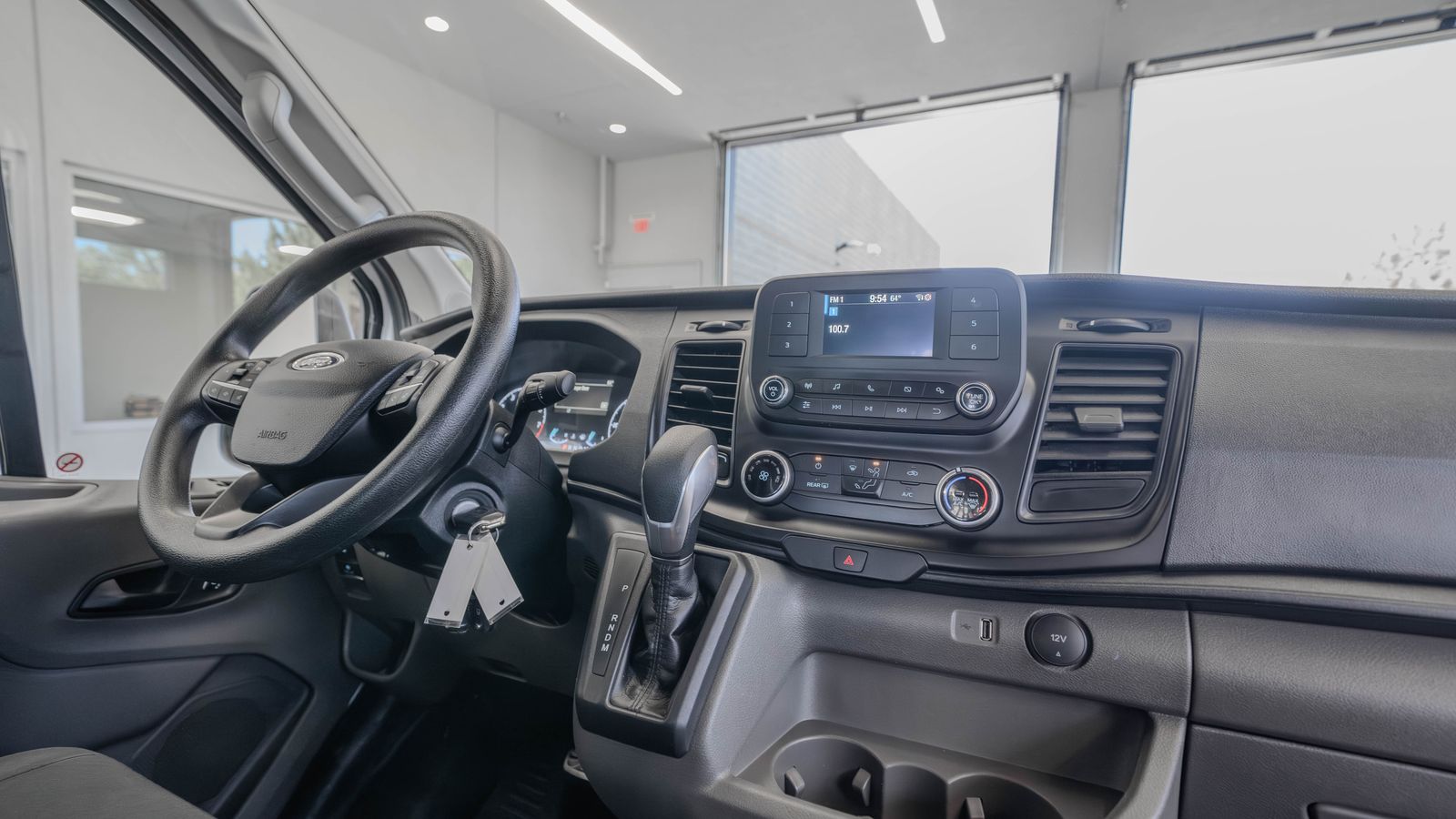 2025 Ford Transit-250 Base — foto completa 18 de 31