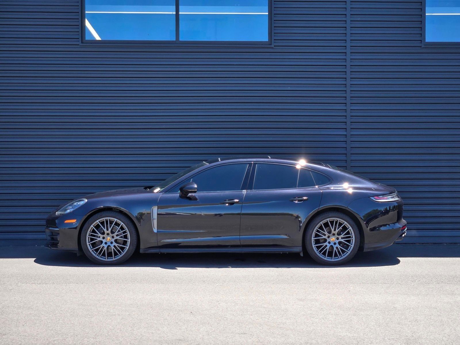 2023 Porsche Panamera 4 Platinum Edition — full photo 2 of 27