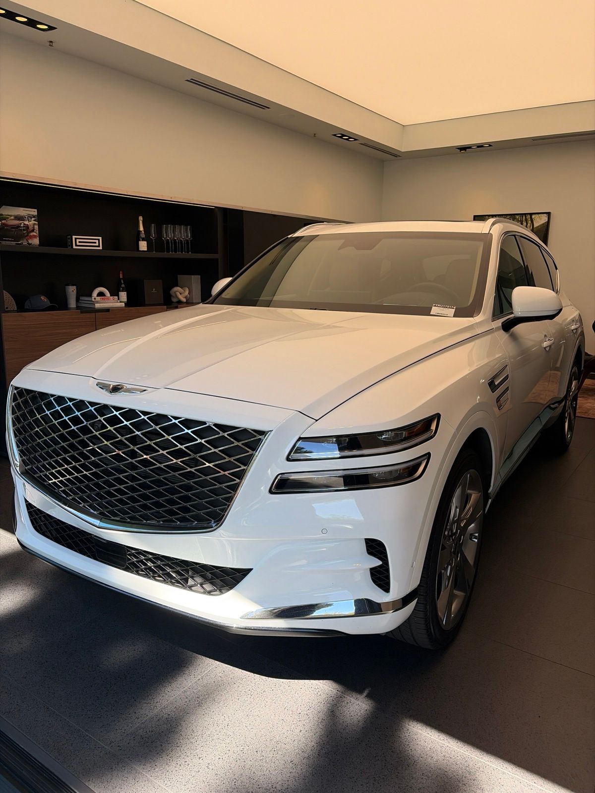 2024 Genesis GV80 2.5T — full photo 2 of 10