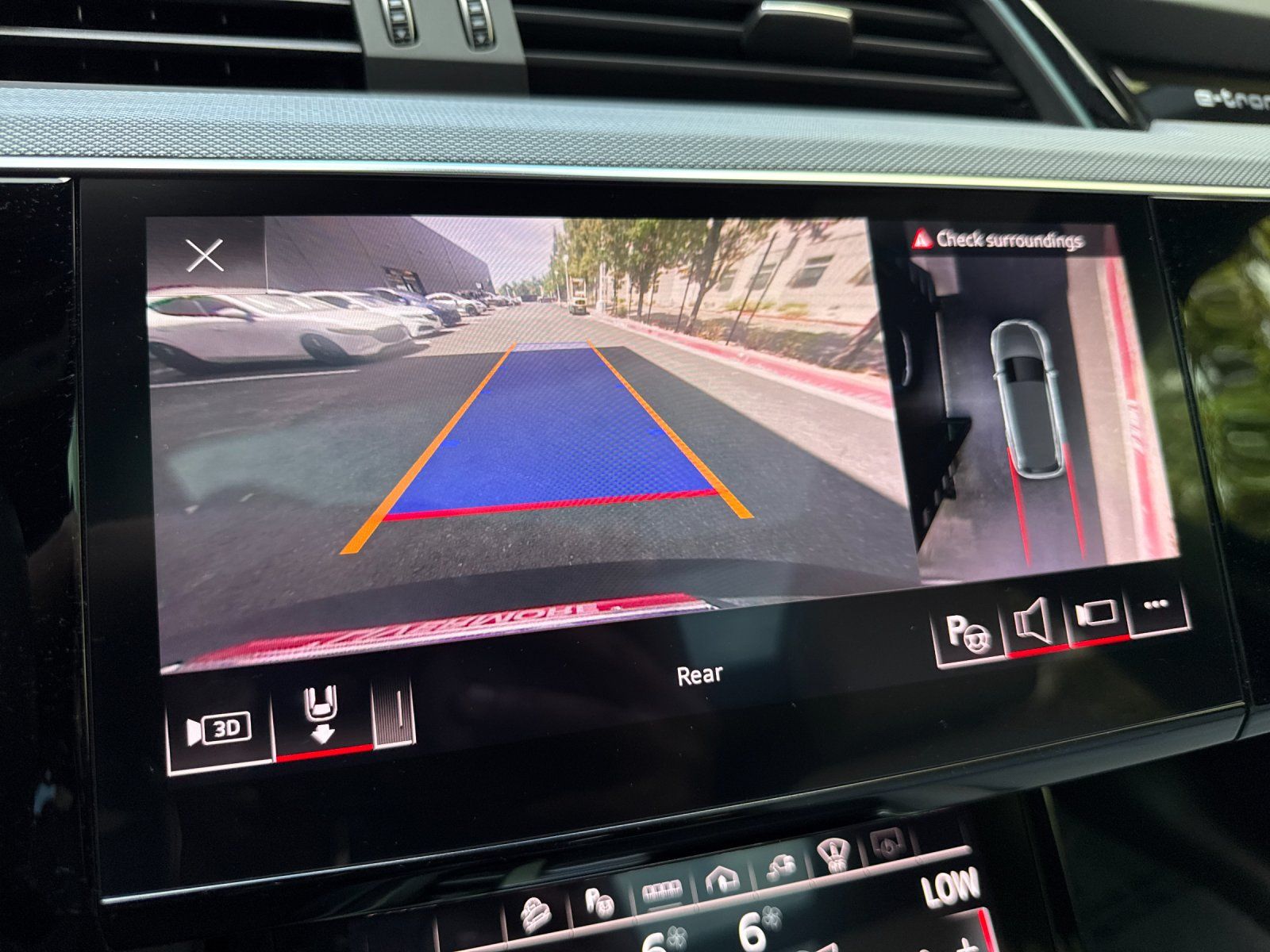 2024 Audi Q8 e-tron Prestige — foto completa 21 de 29