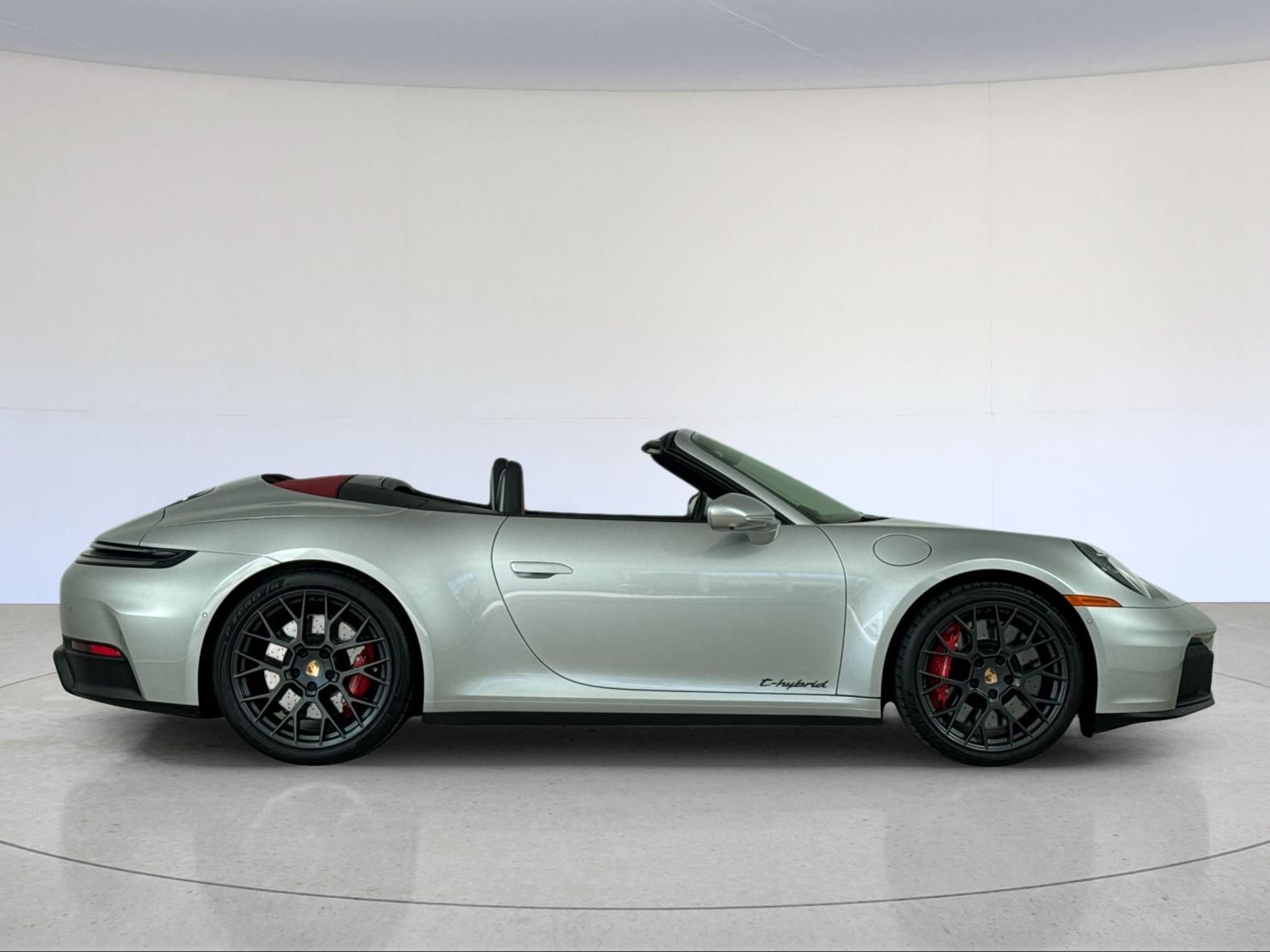 2025 Porsche 911 Carrera 4 GTS — full photo 9 of 29