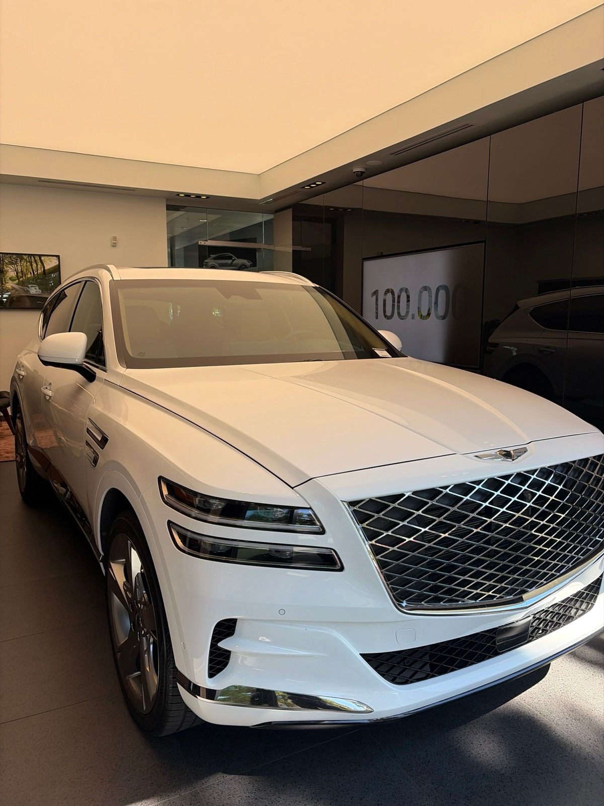 2024 Genesis GV80 2.5T — full photo 3 of 10