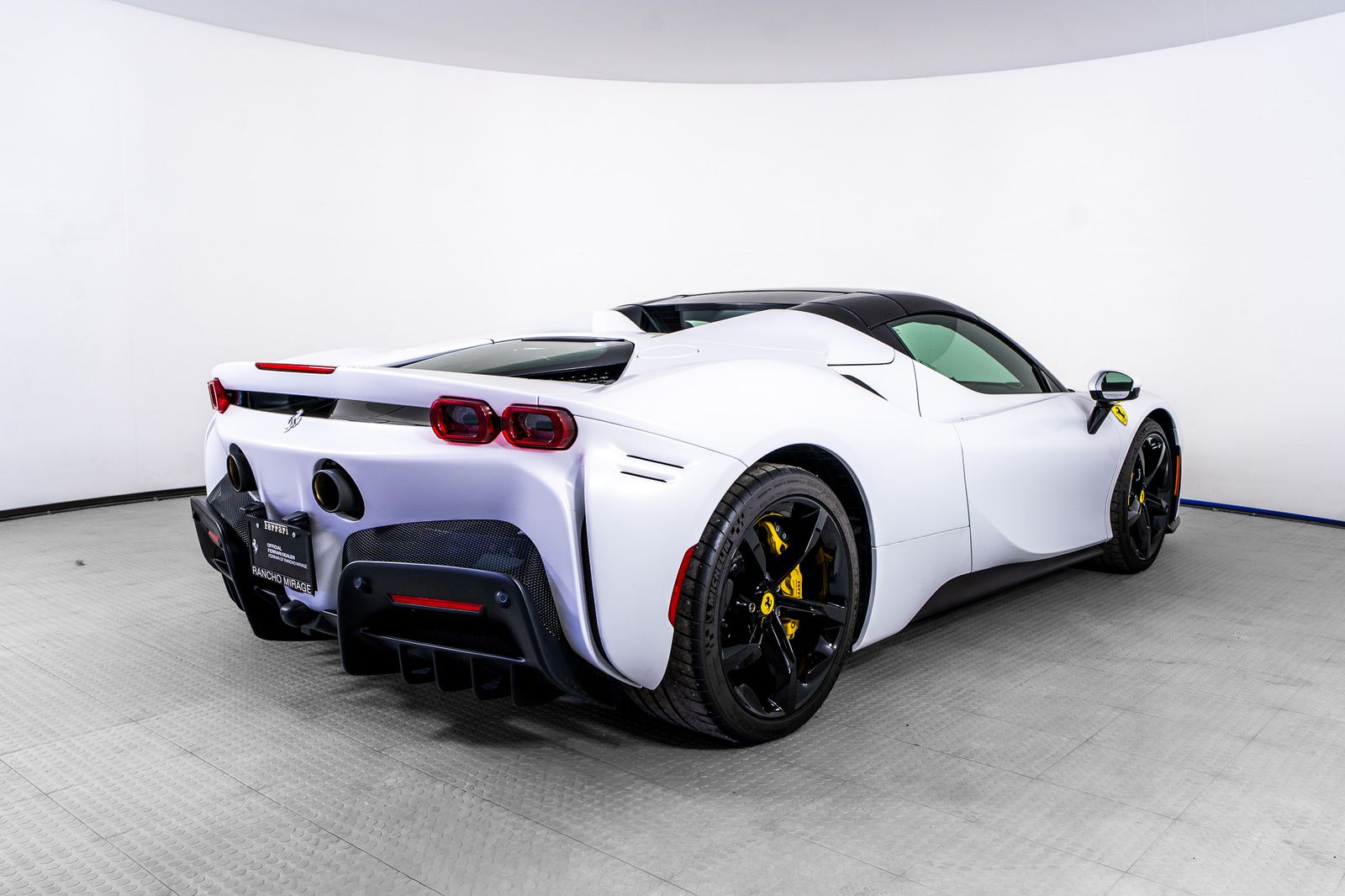 2024 Ferrari SF90 Spider — full photo 19 of 51