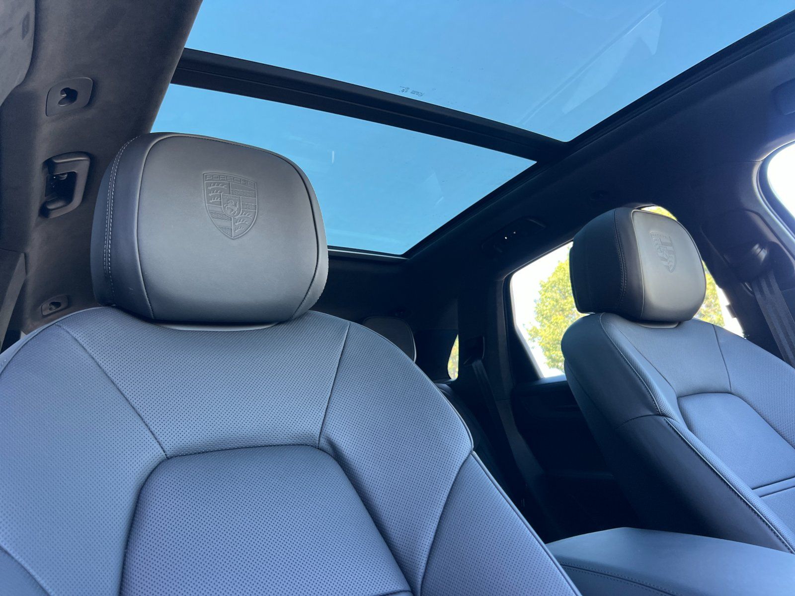 2026 Porsche Cayenne GTS — full photo 17 of 29
