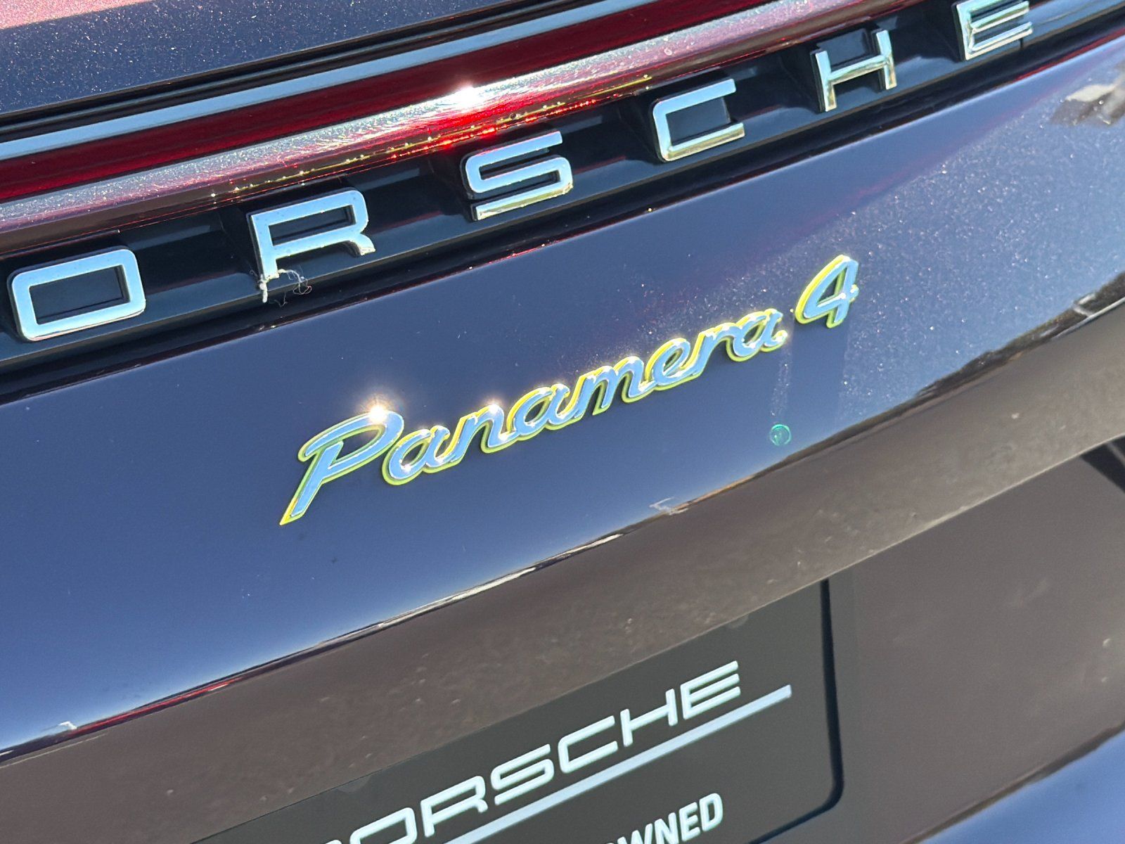 2023 Porsche Panamera E-Hybrid 4 — foto completa 27 de 28