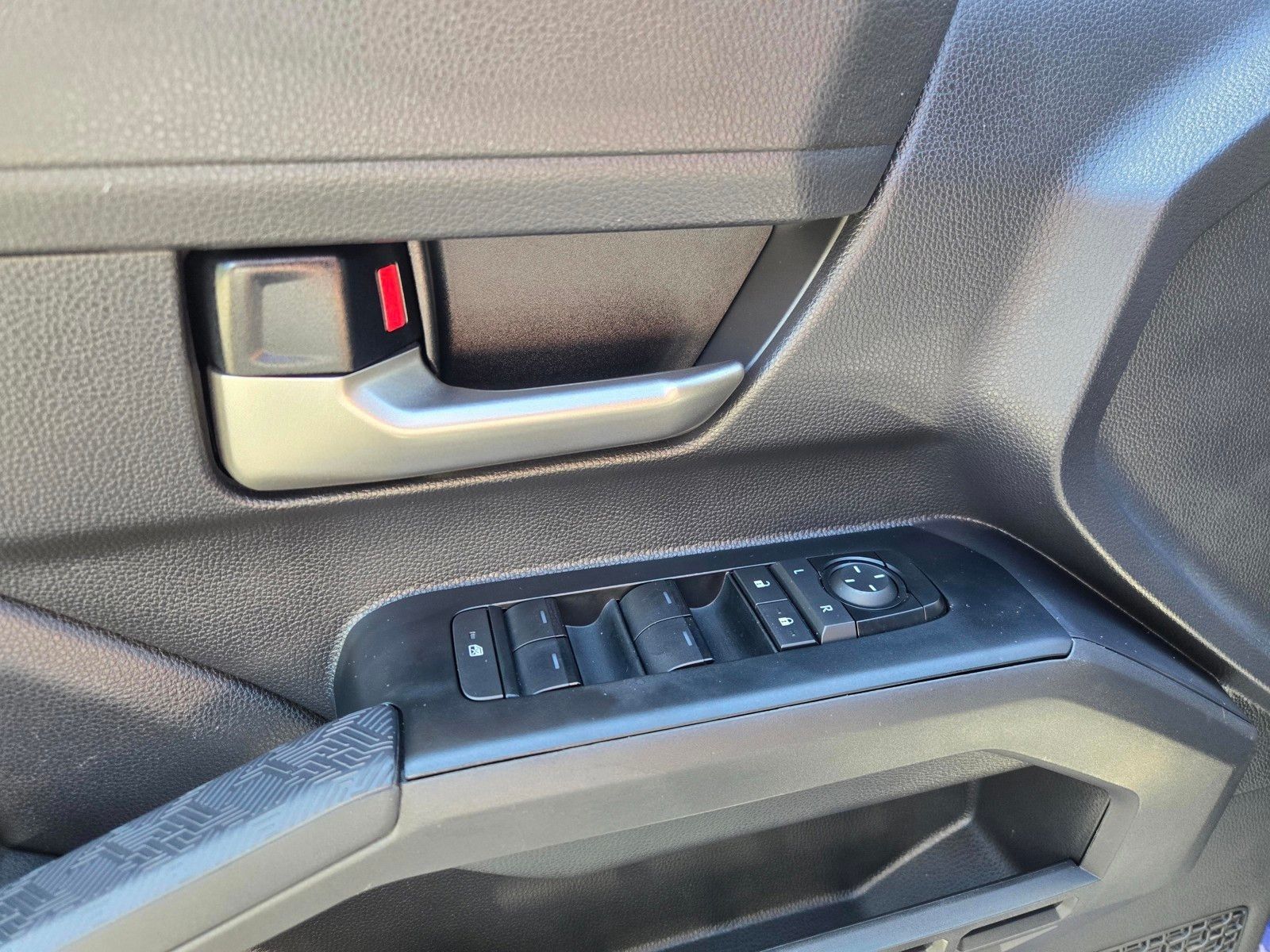 2025 Toyota Tacoma TRD Sport — foto completa 18 de 28